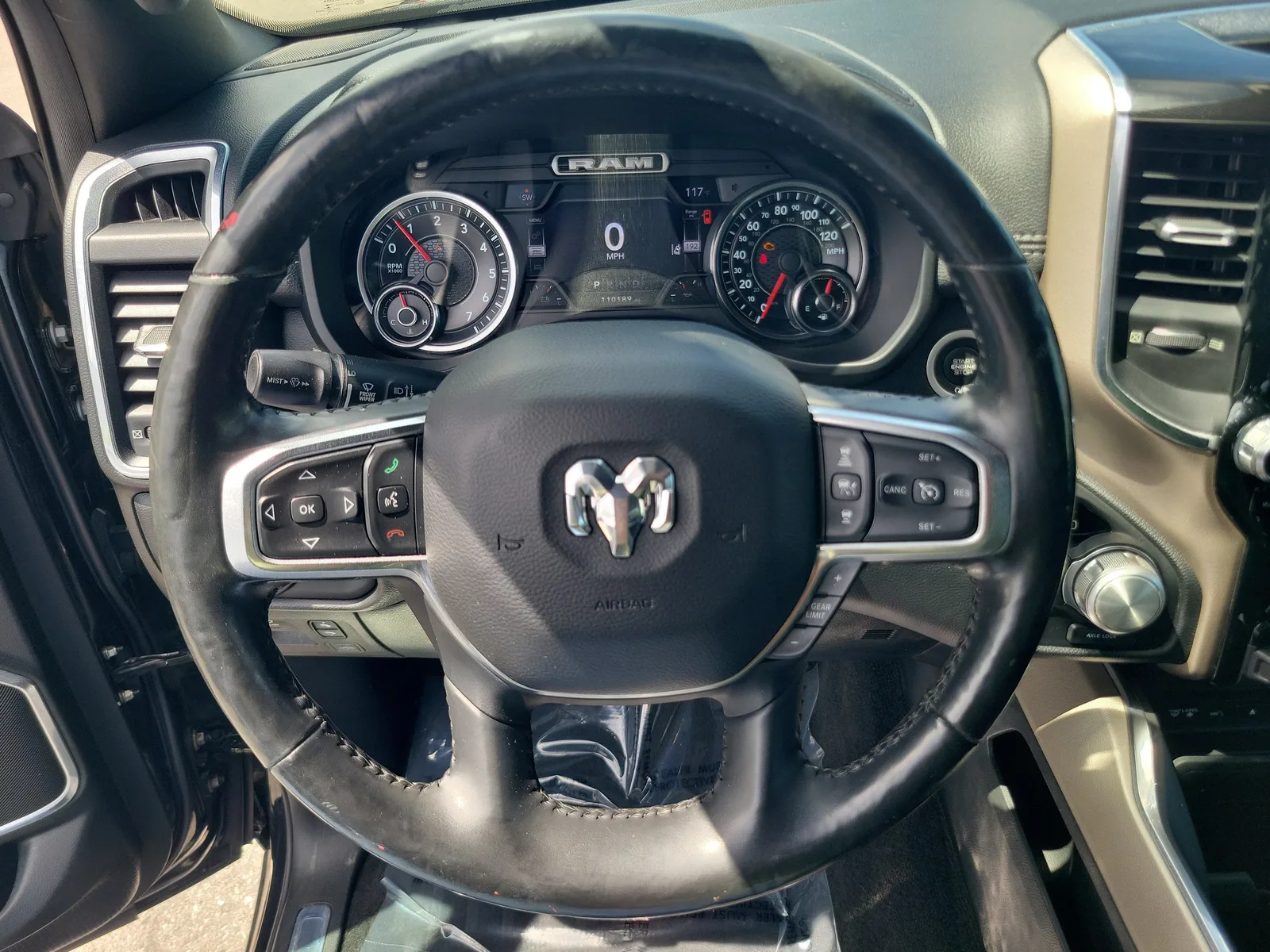 2019 RAM 1500 Laramie 4WD photo 18