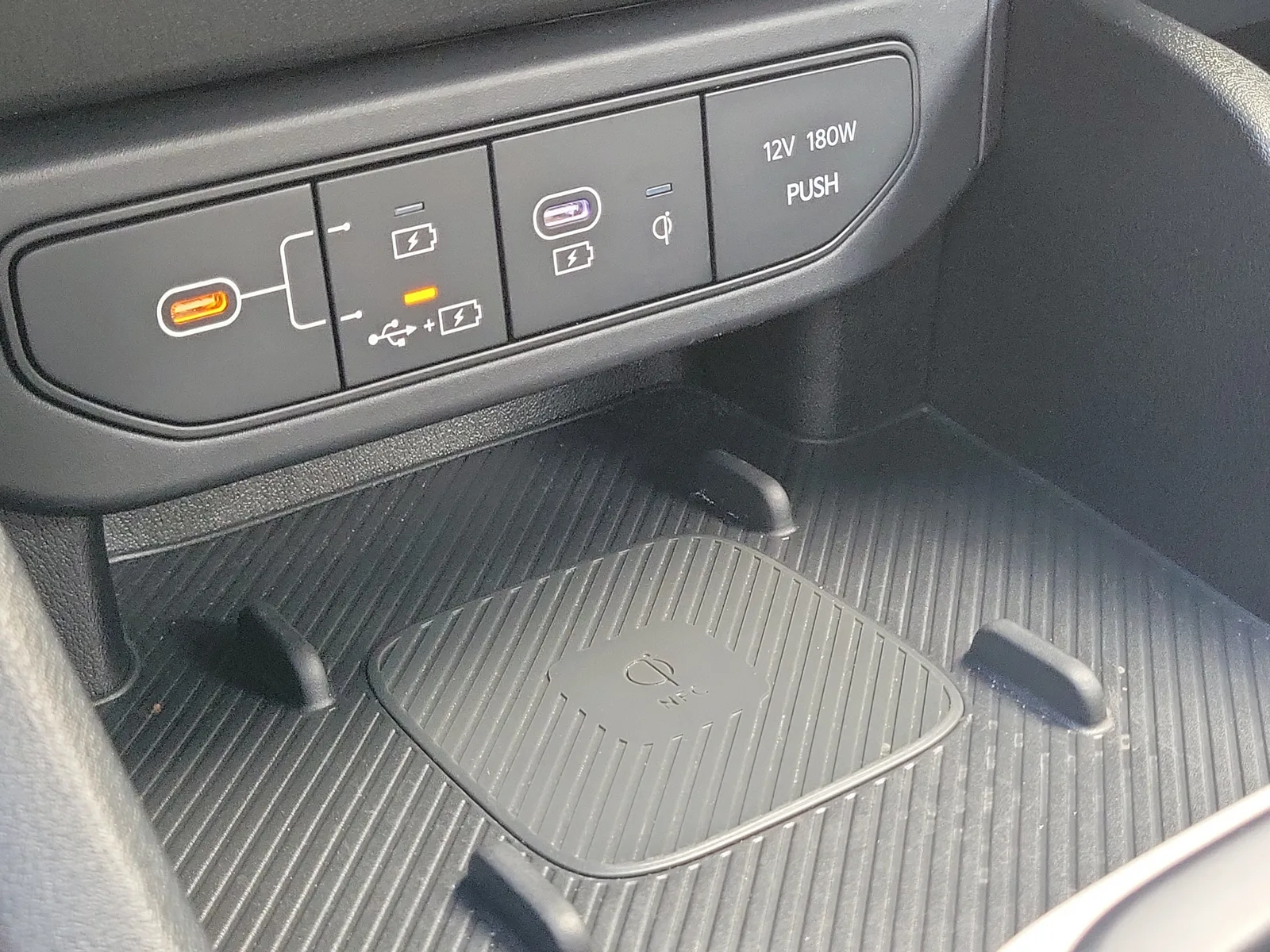 2025 Kia K4 GT-Line Turbo photo 32