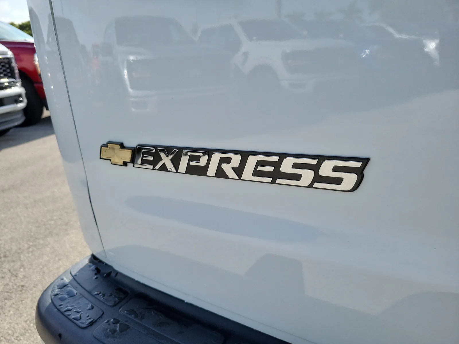 2025 Chevrolet Express Cargo Van Work Van photo 30