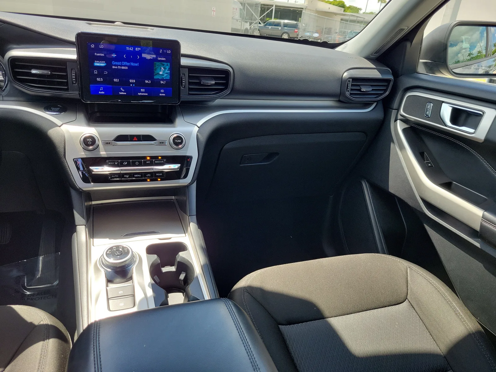 2022 Ford Explorer XLT photo 18