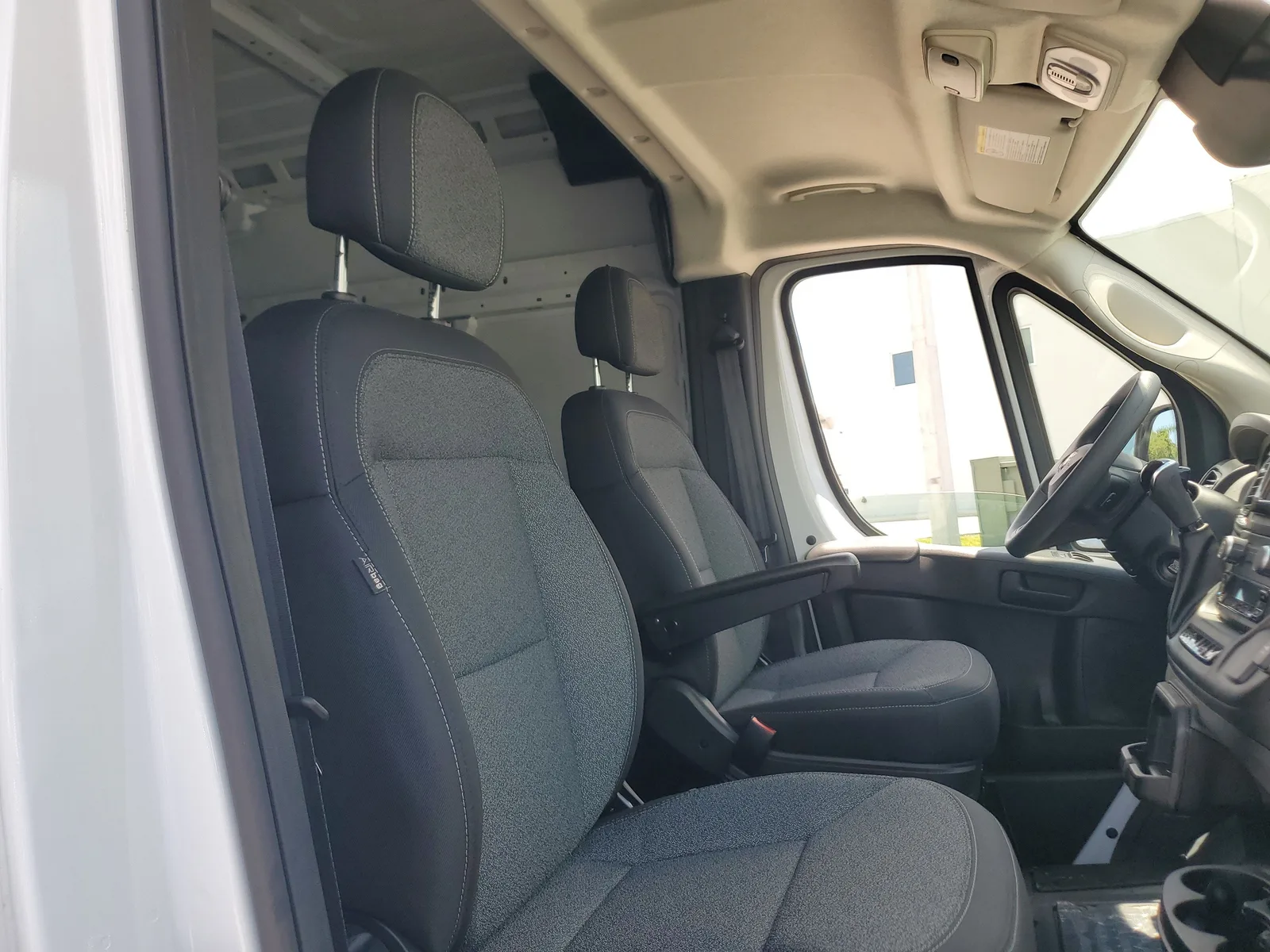 2025 RAM ProMaster Cargo Van Tradesman photo 18