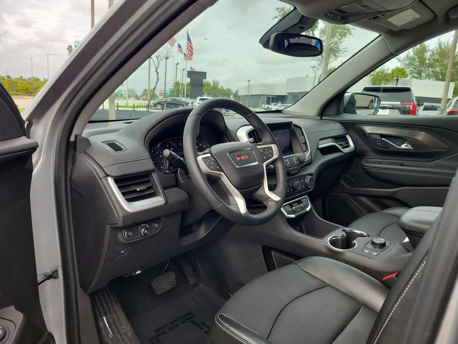 2024 GMC Terrain SLT photo 9