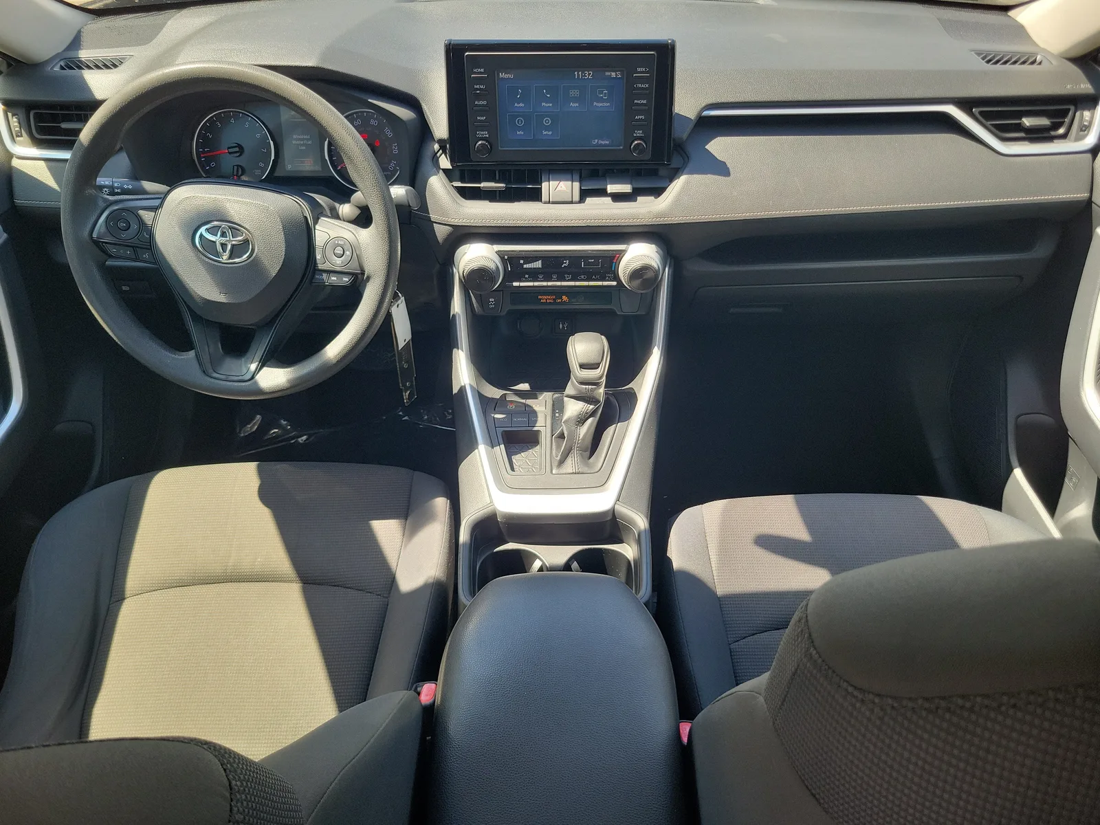 2019 Toyota RAV4 LE photo 17