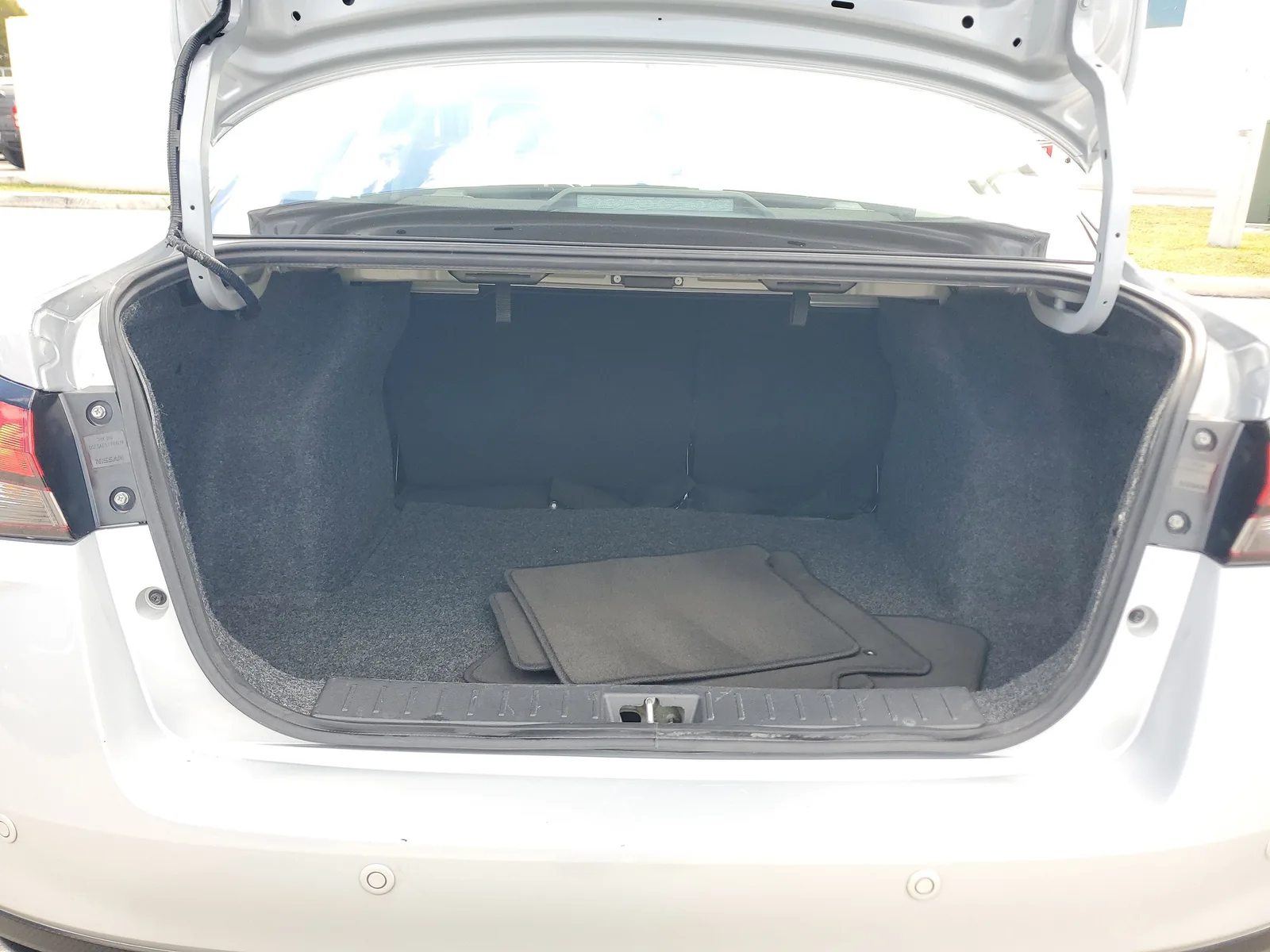 2025 Nissan Versa SV photo 28