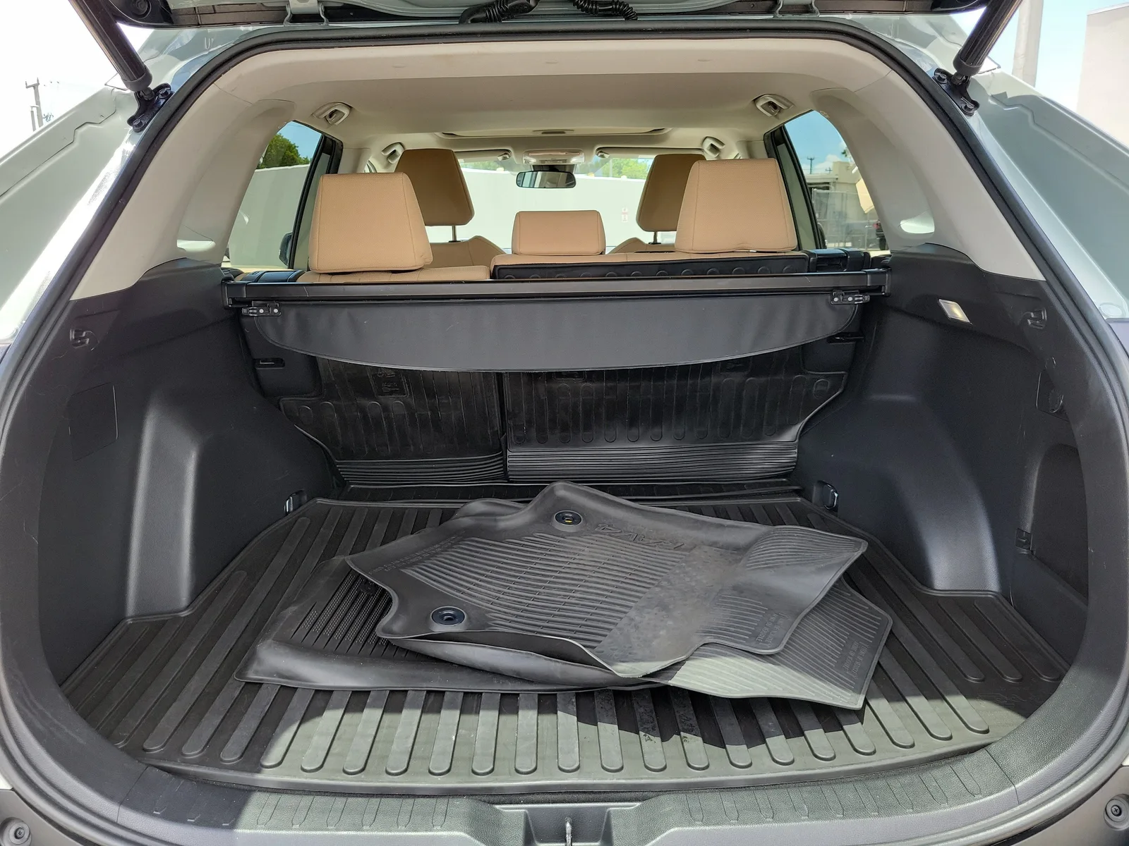 2022 Toyota RAV4 XLE photo 9