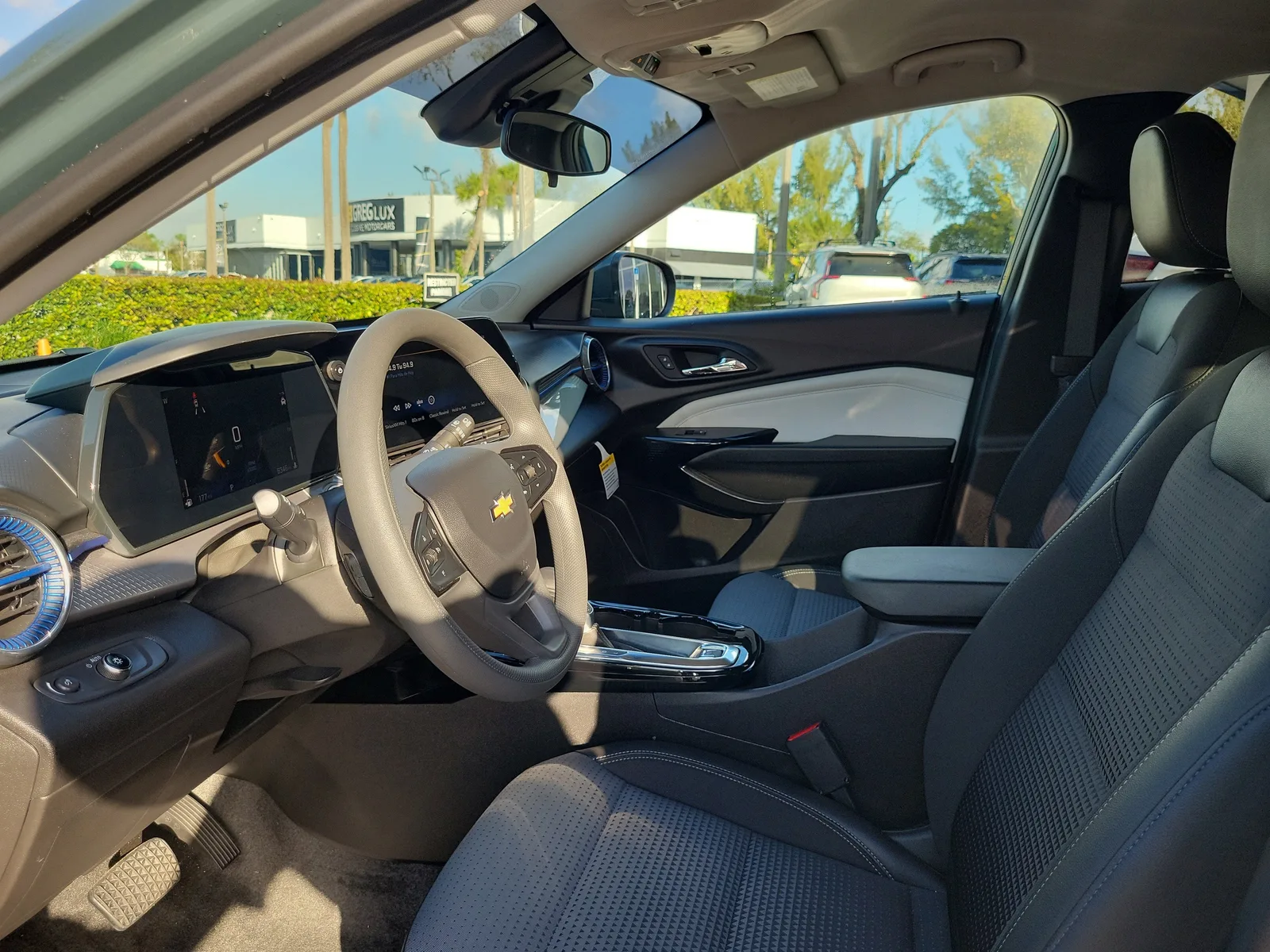 2025 Chevrolet Trax LT photo 11