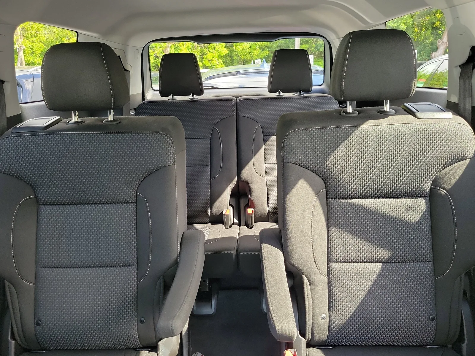 2023 GMC Acadia SLE photo 15