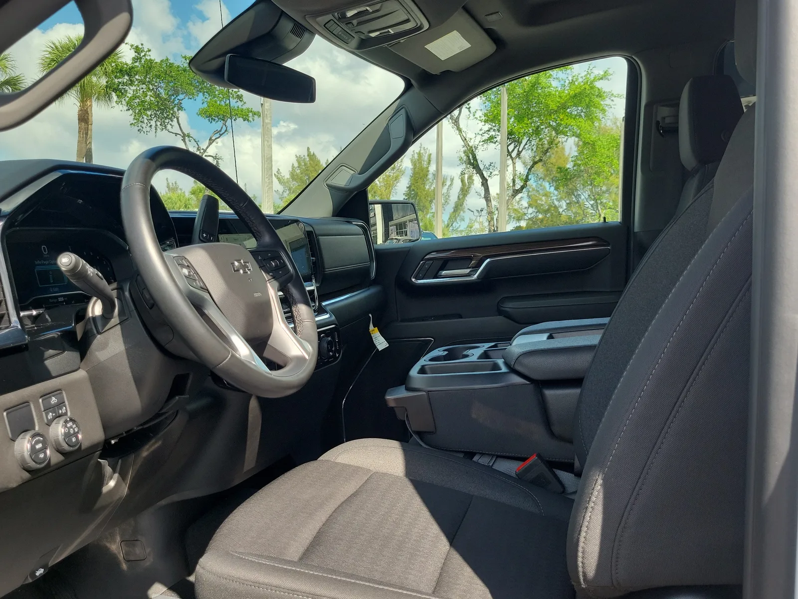 2024 Chevrolet Silverado 1500 RST photo 12