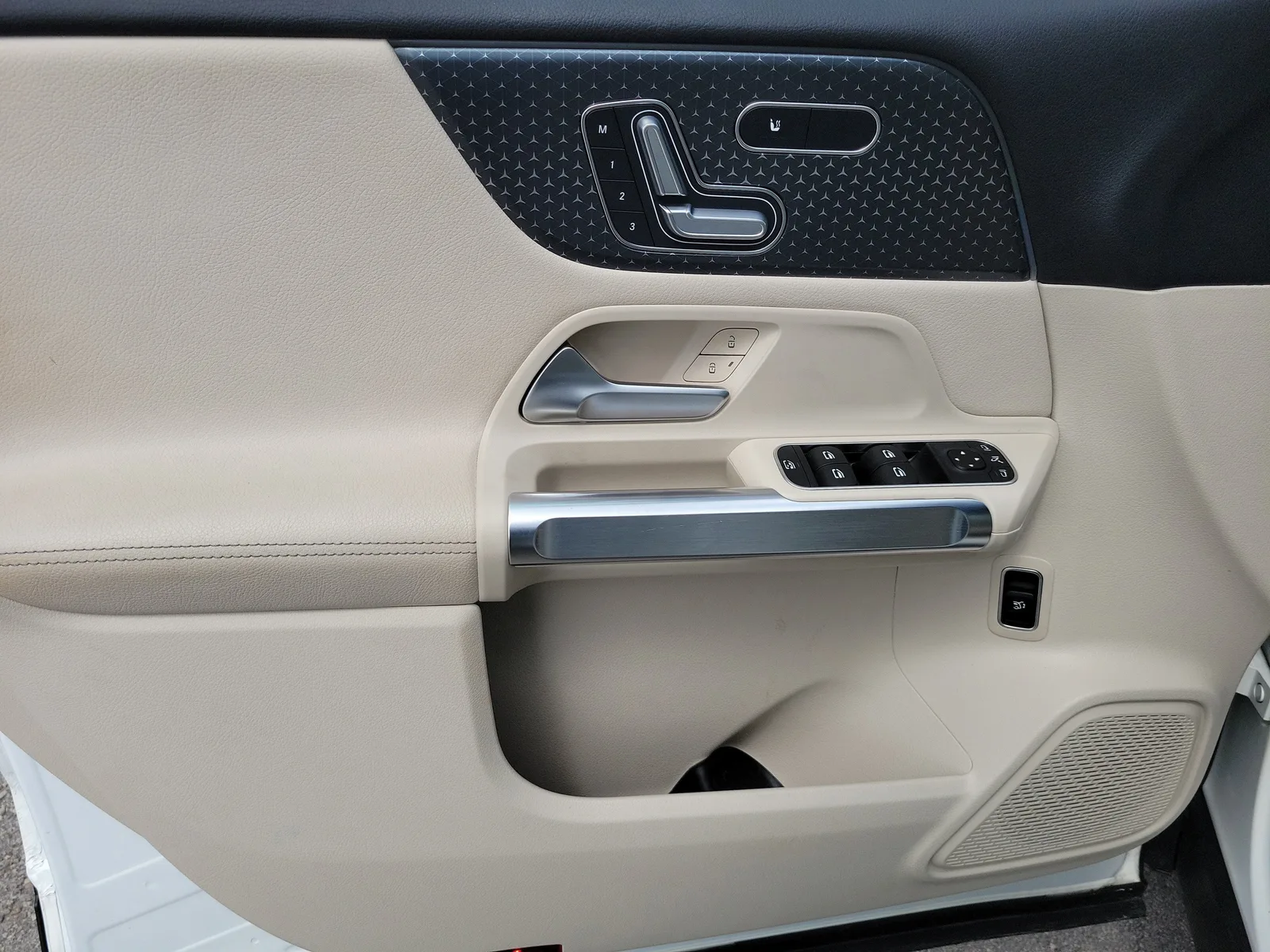 2025 Mercedes-Benz GLB GLB 250 photo 26