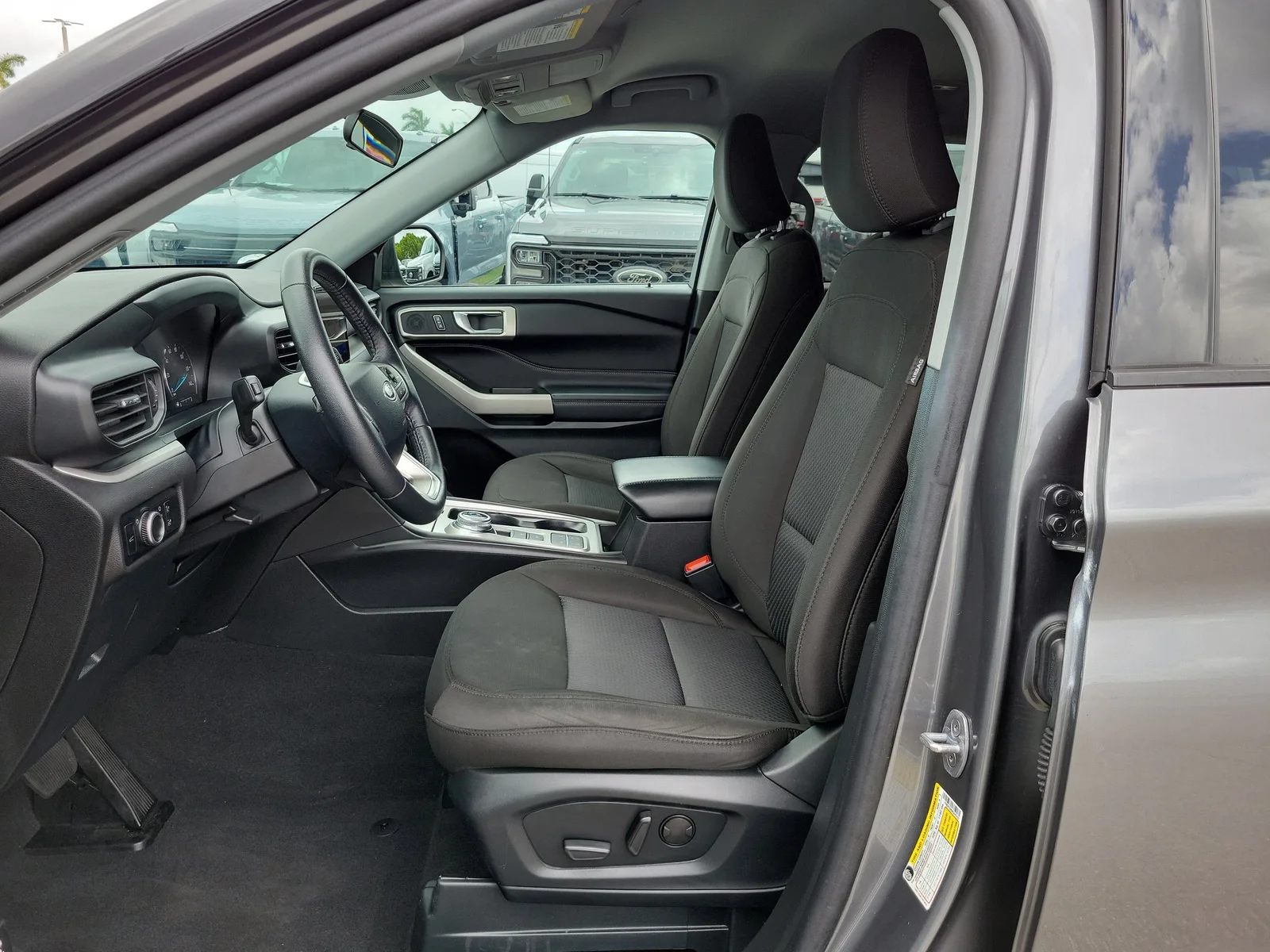 2024 Ford Explorer XLT photo 10
