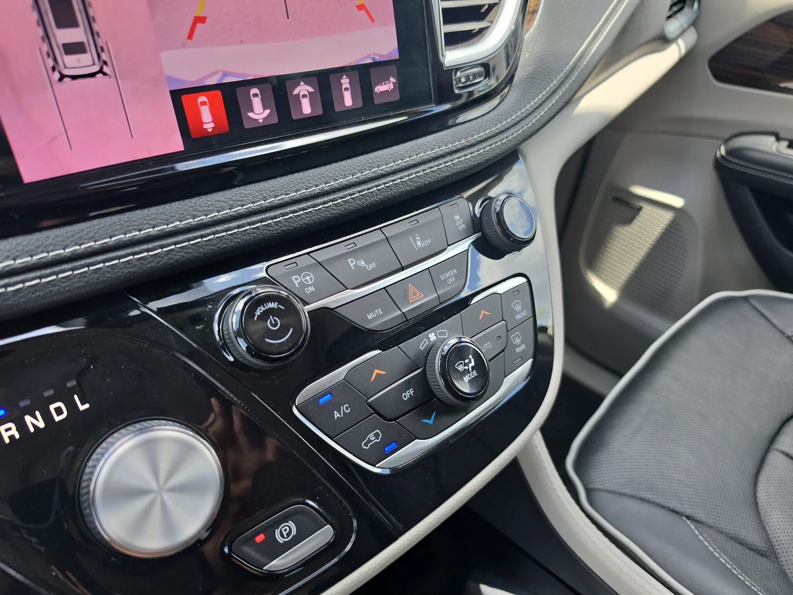 2022 Chrysler Pacifica Hybrid Limited photo 17