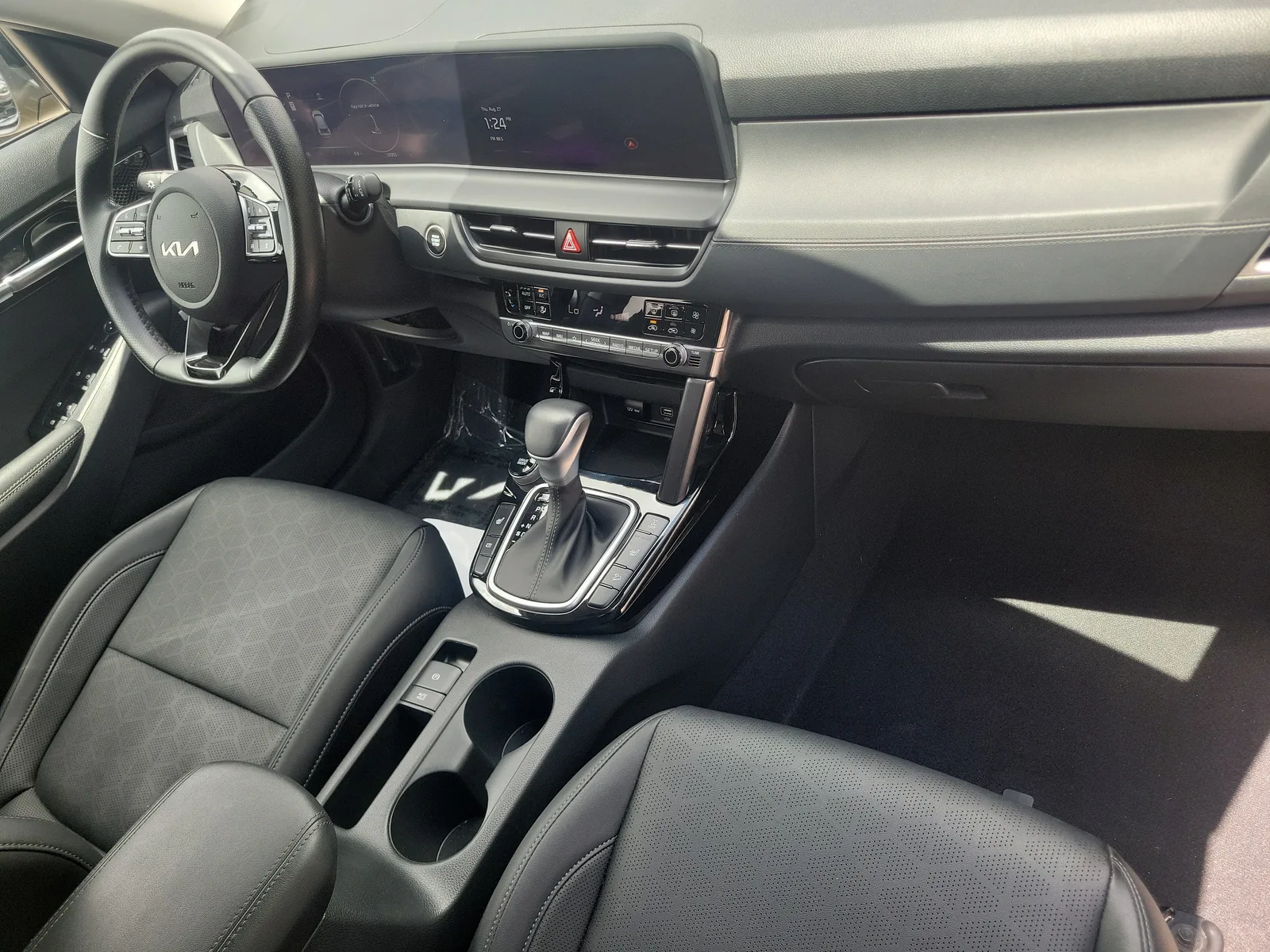 2024 Kia Seltos SX 4WD photo 17