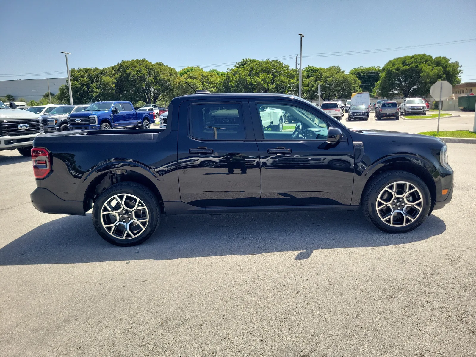 2025 Ford Maverick LARIAT 4WD photo 4
