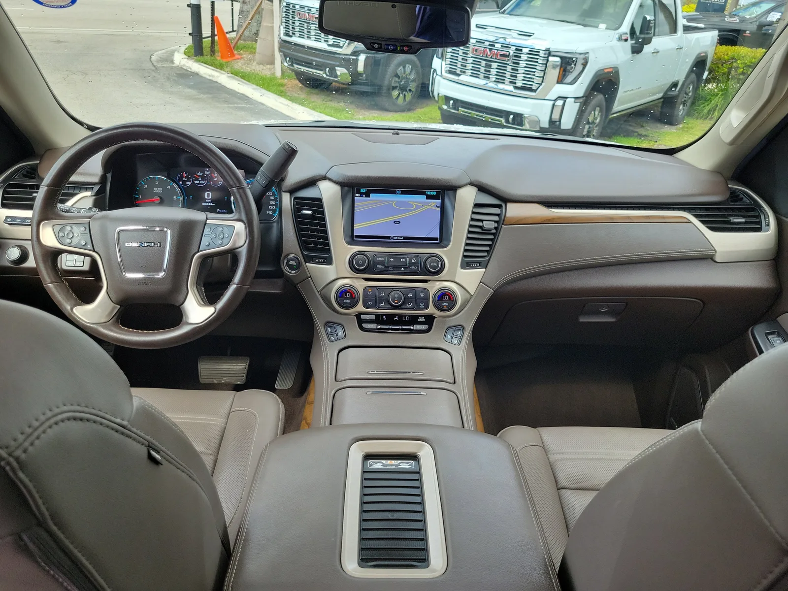 2020 GMC Yukon Denali photo 21