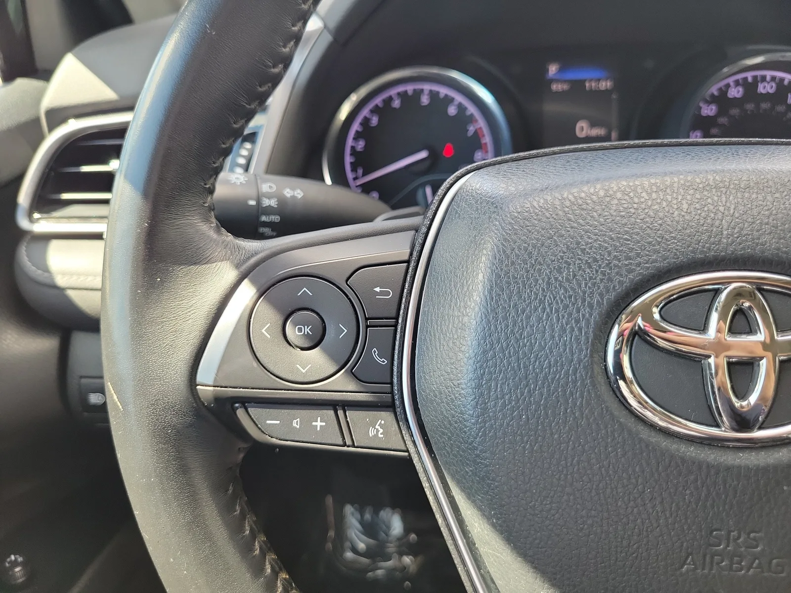 2020 Toyota Camry SE photo 18