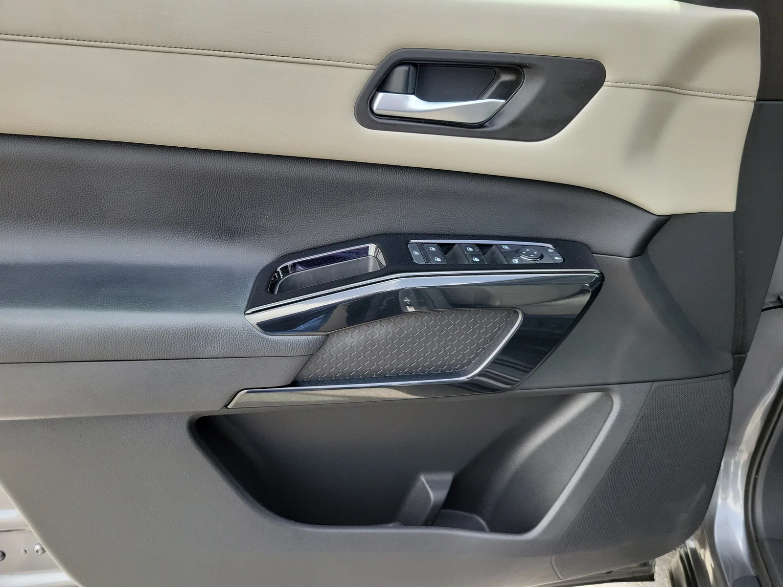 2022 Nissan Pathfinder SV photo 25