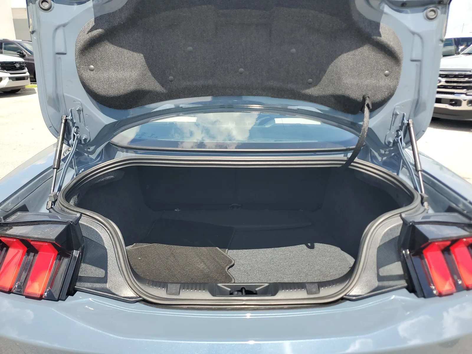 2025 Ford Mustang EcoBoost Premium photo 28