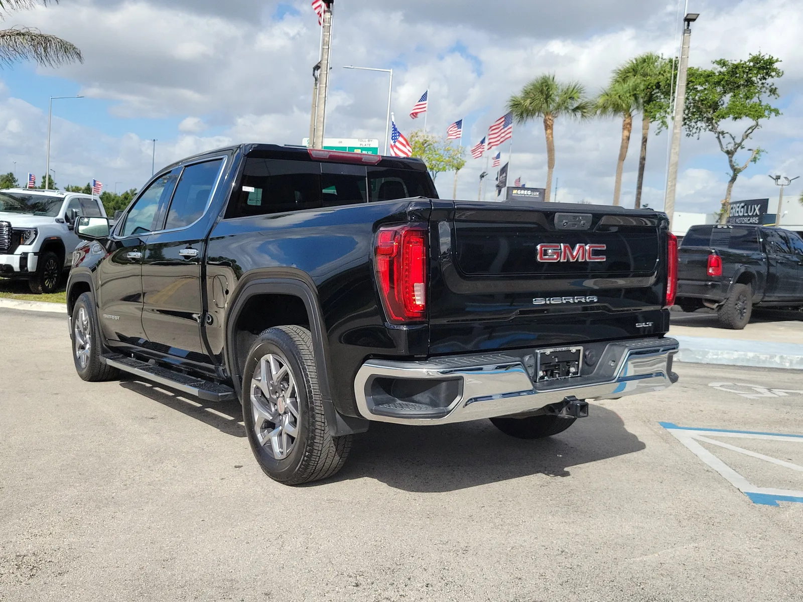 2023 GMC Sierra 1500 SLT photo 7
