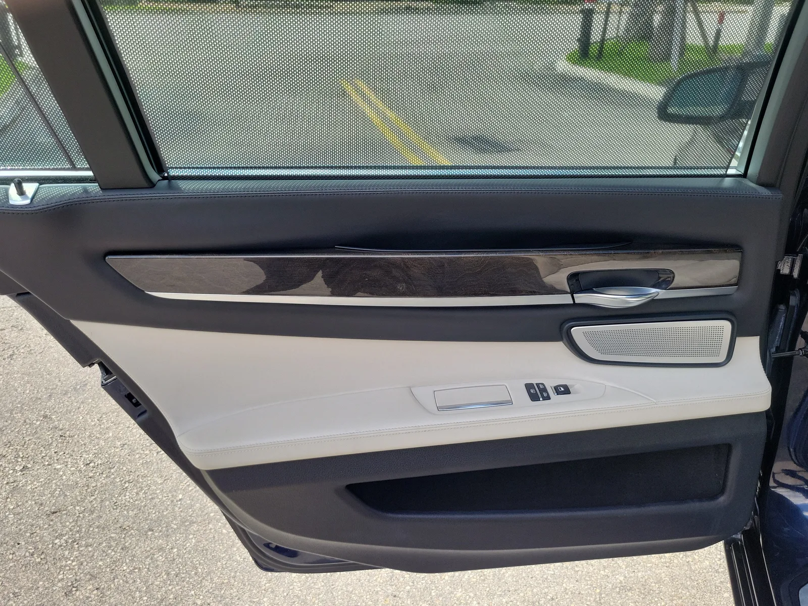 2013 BMW 7 Series 750Li xDrive photo 24