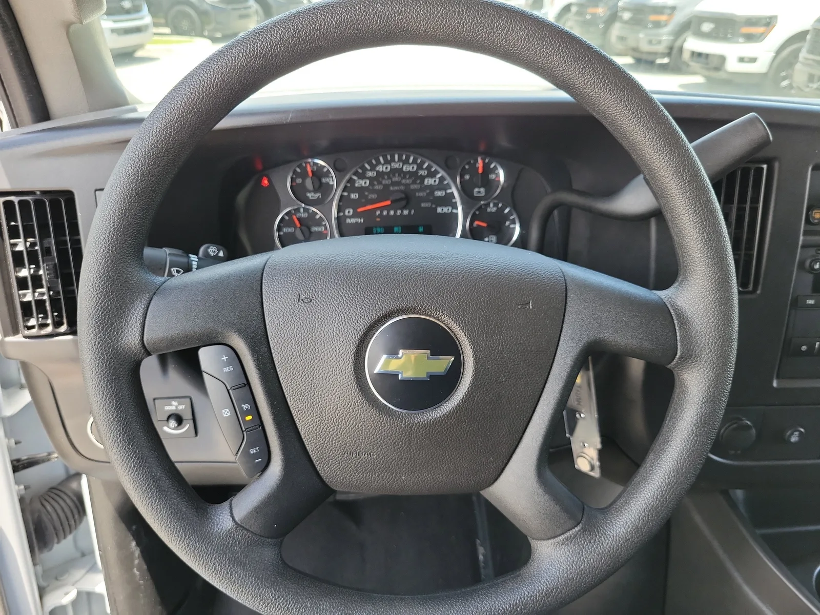 2025 Chevrolet Express Passenger LT photo 24