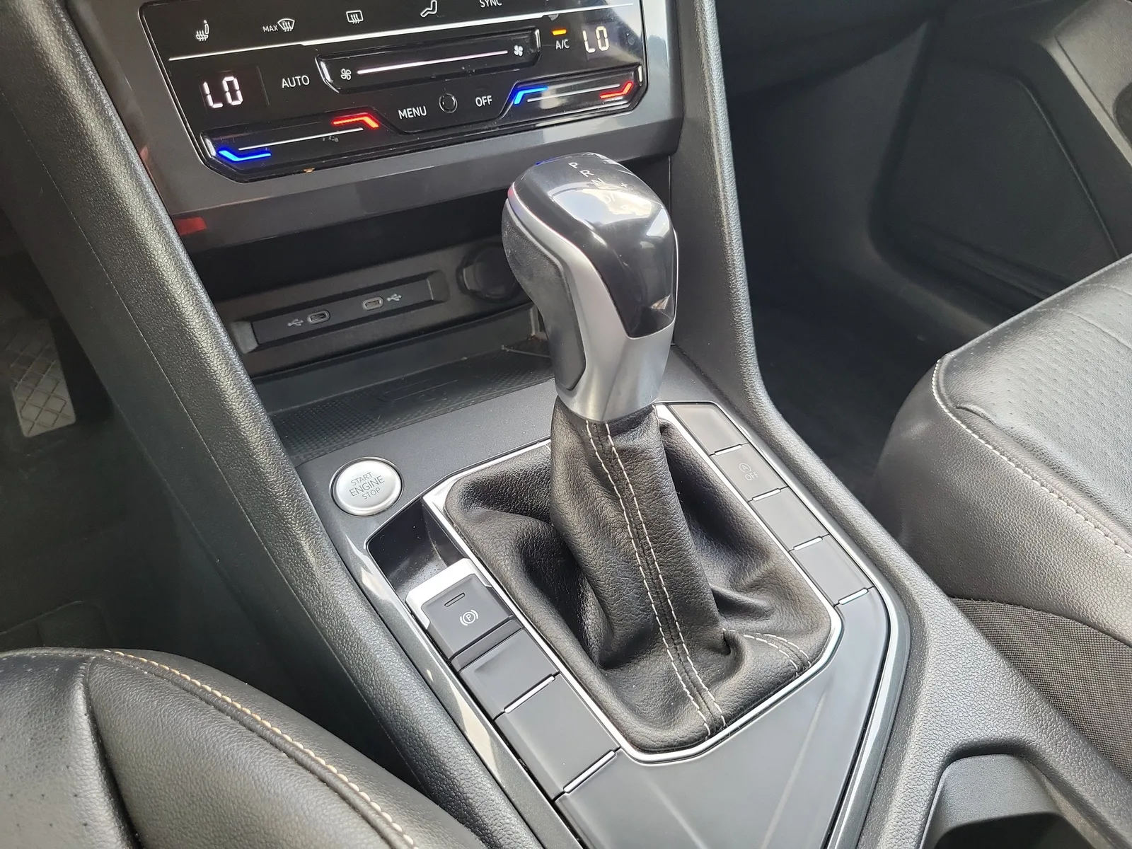 2022 Volkswagen Tiguan SE photo 22