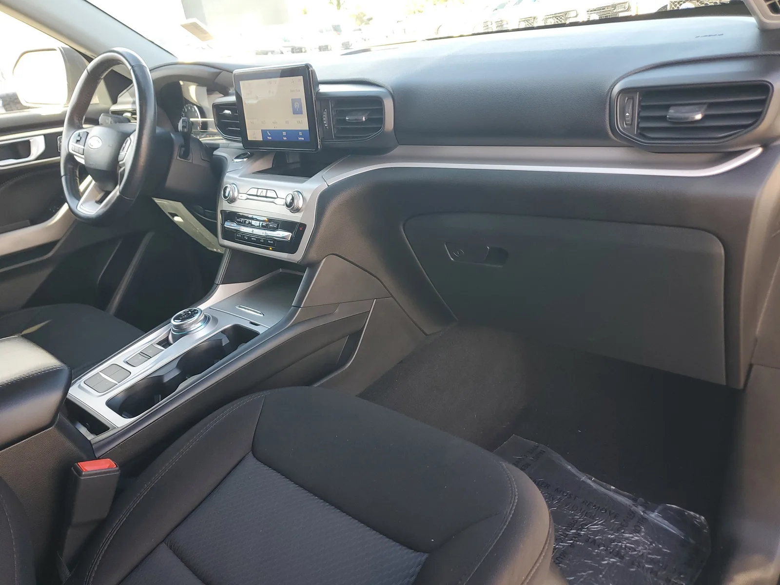 2023 Ford Explorer XLT photo 17