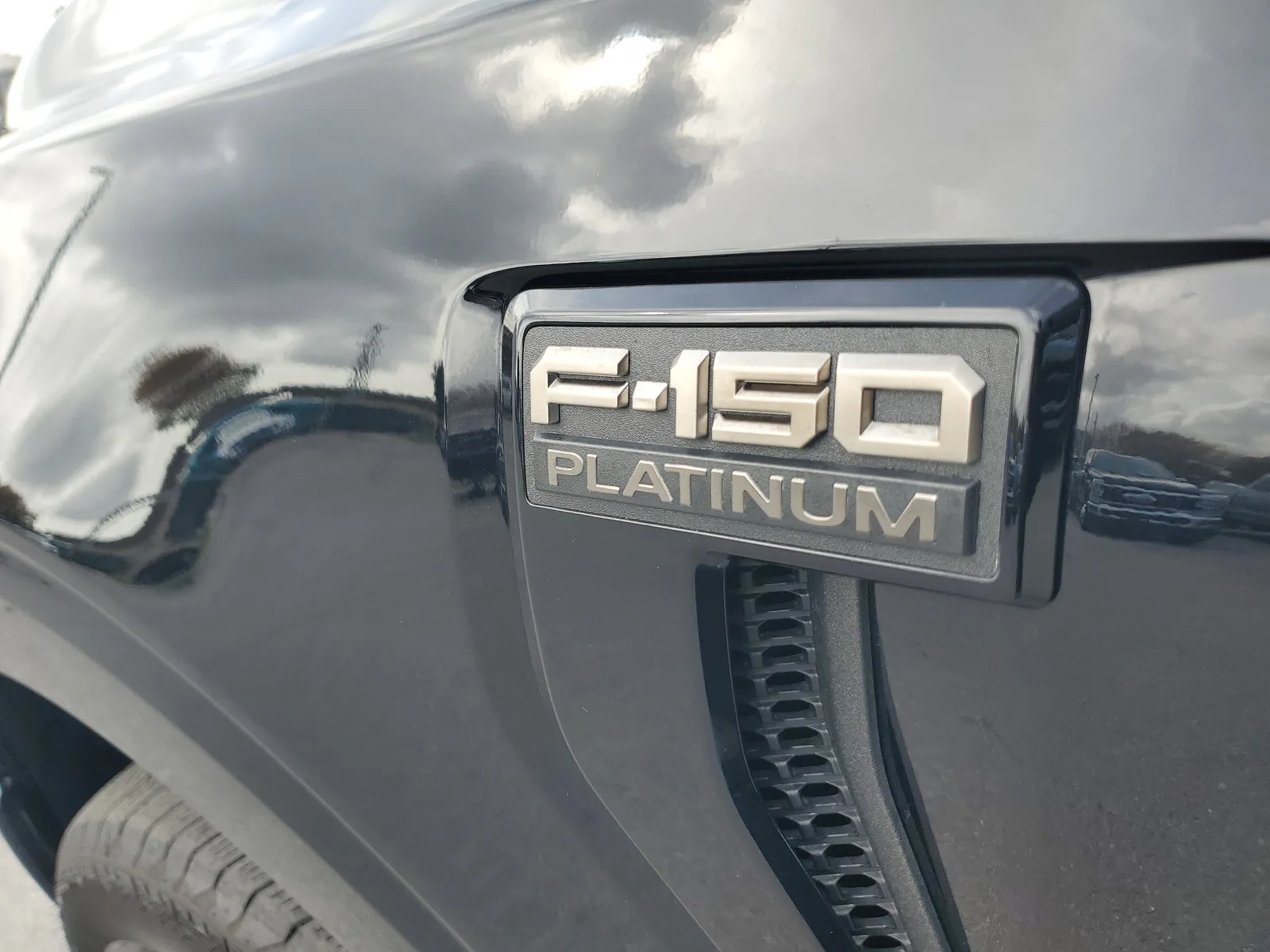 2025 Ford F-150 Platinum photo 30