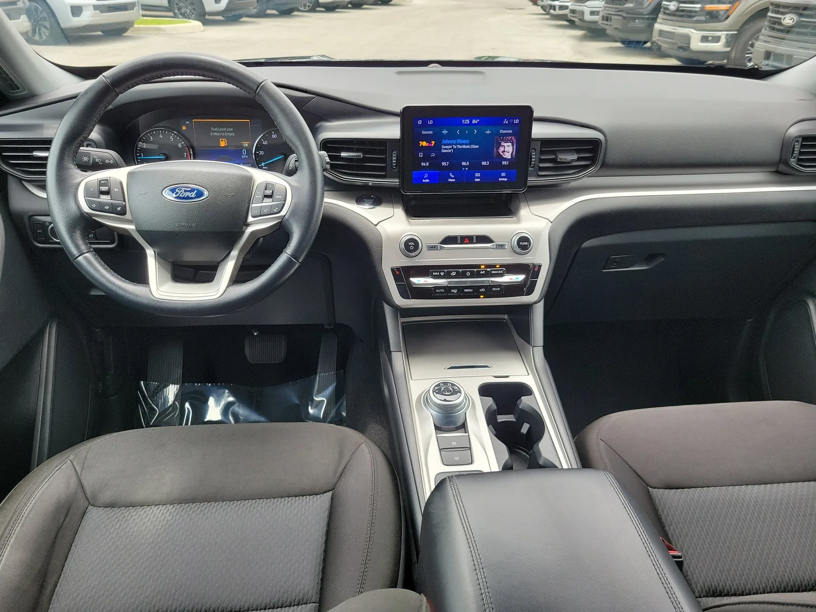 2023 Ford Explorer XLT photo 17