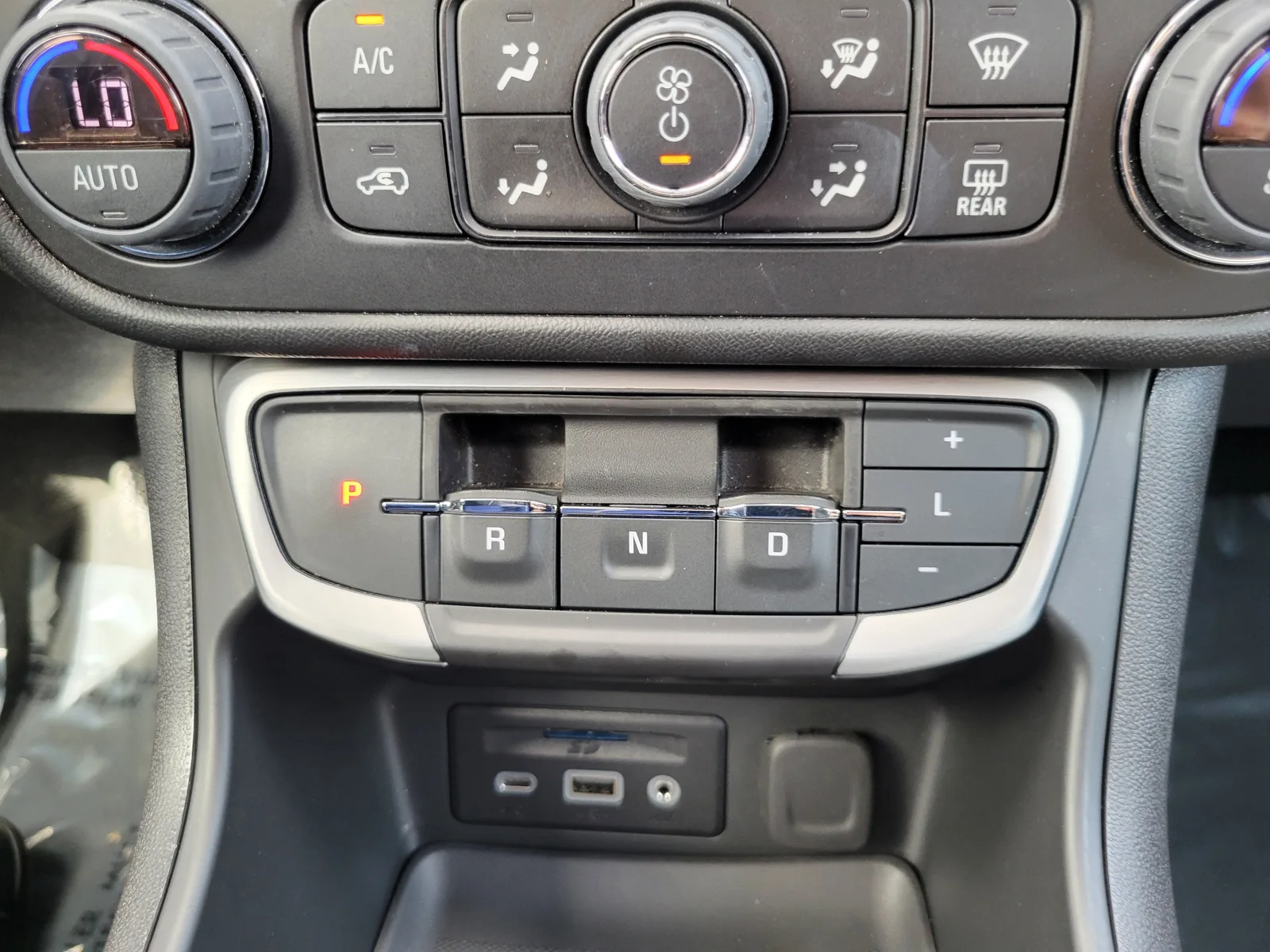 2023 GMC Terrain SLT photo 29
