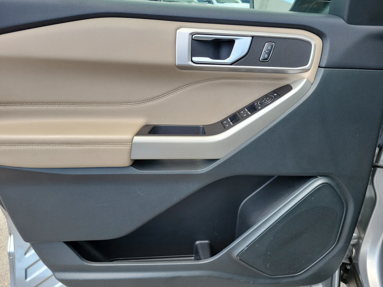 2024 Ford Explorer XLT photo 23