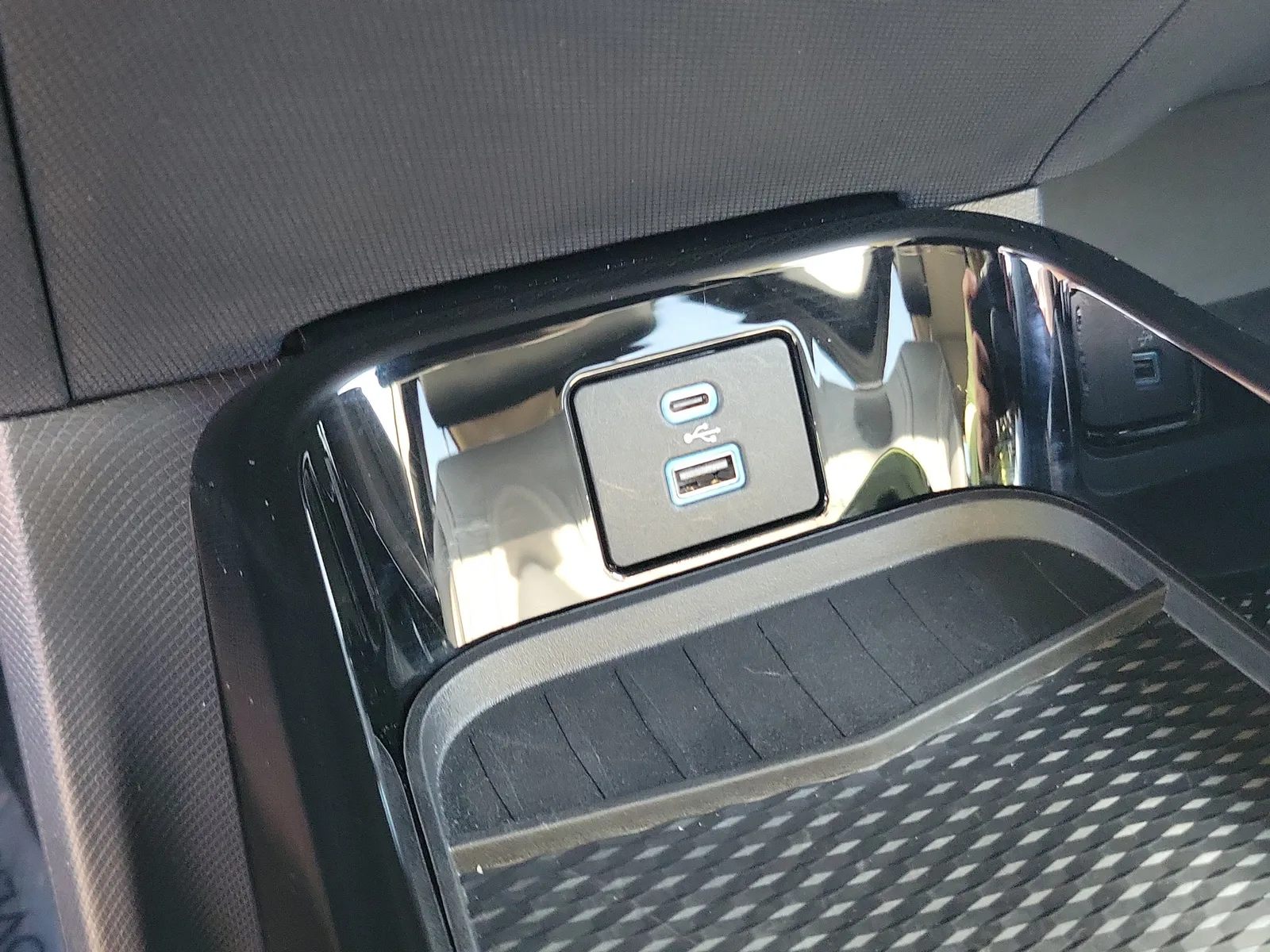 2024 Ford Mustang Mach-E Premium photo 22