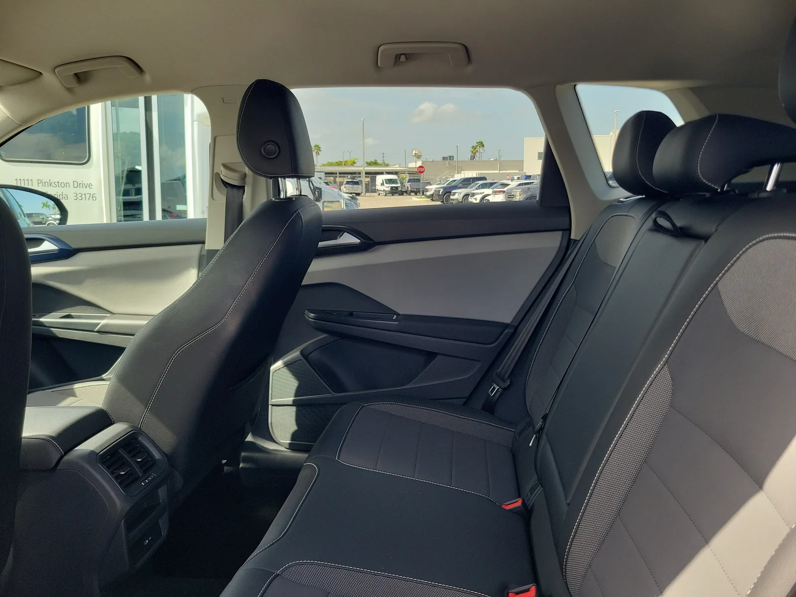 2022 Volkswagen Taos SE photo 14