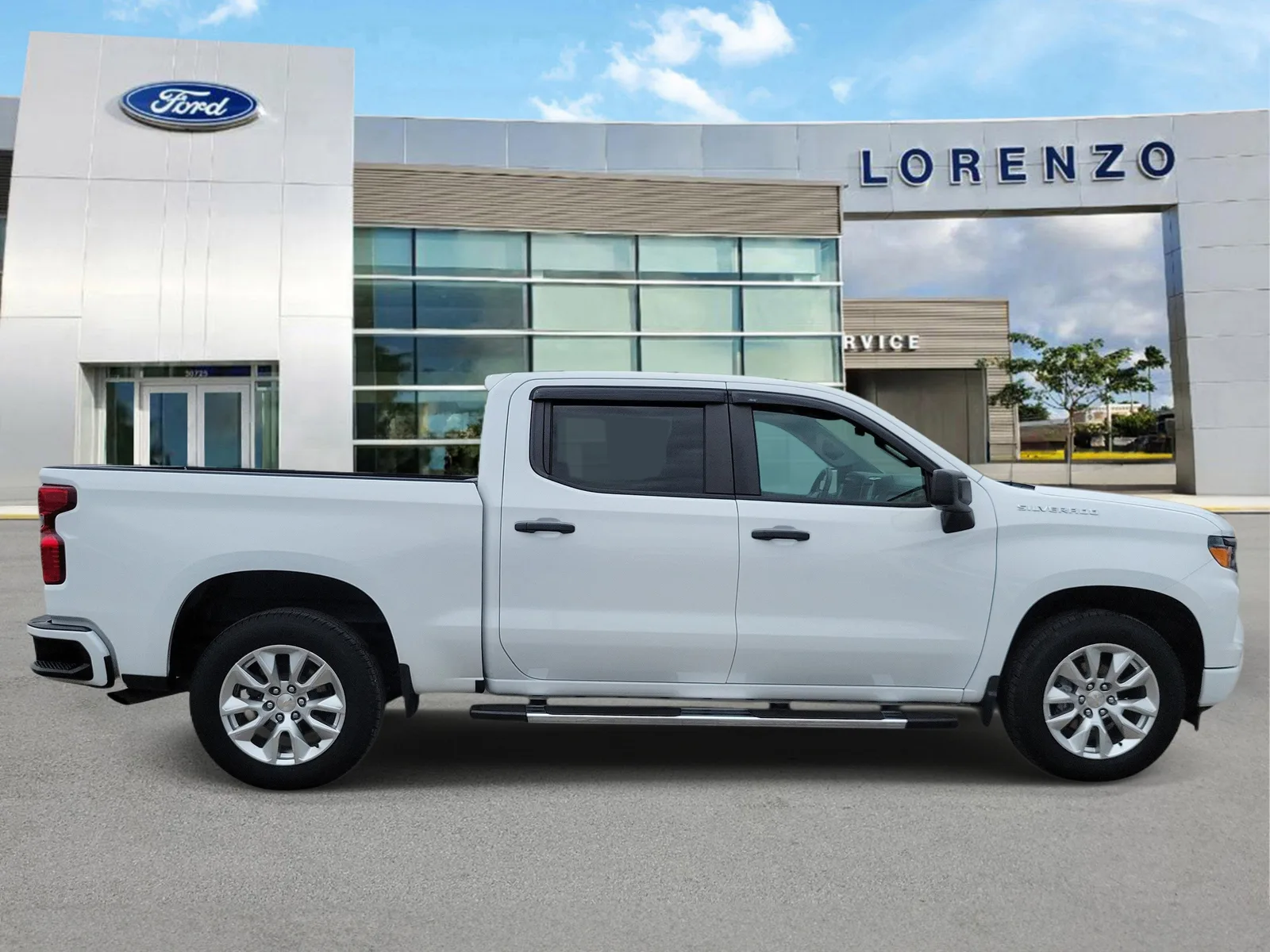 2024 Chevrolet Silverado 1500 Custom photo 4