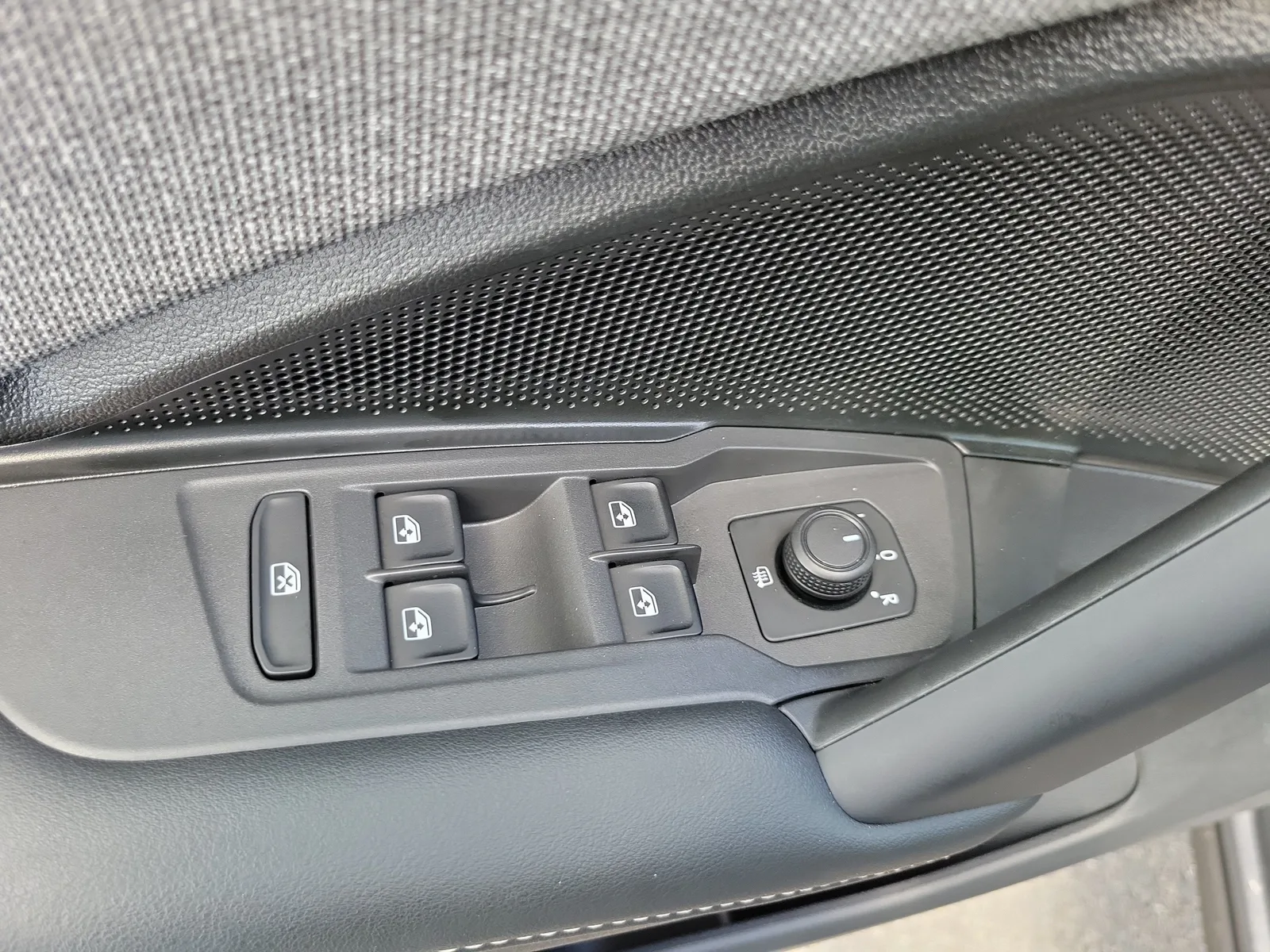 2025 Volkswagen Tiguan S photo 22