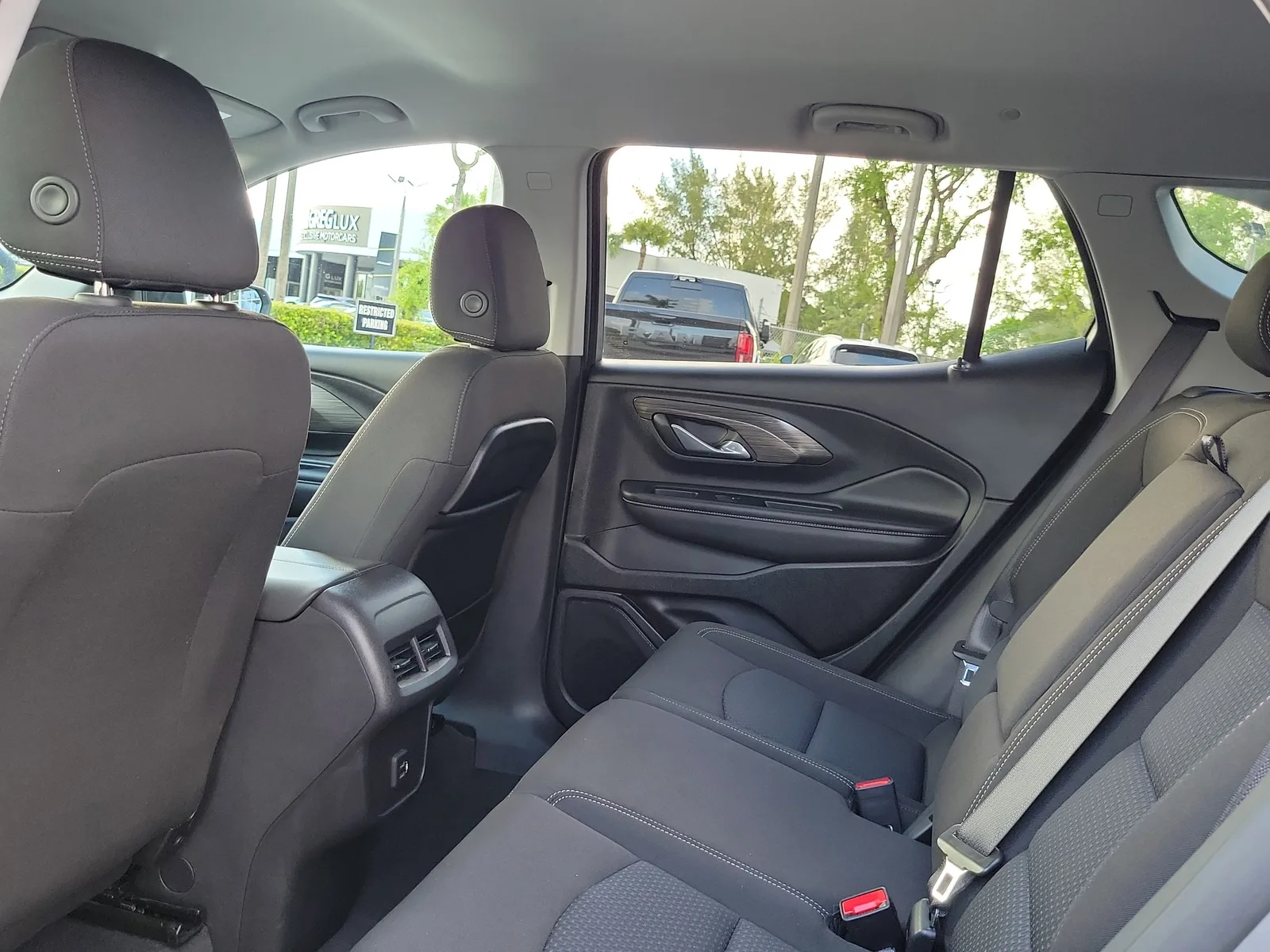 2024 GMC Terrain SLE photo 13