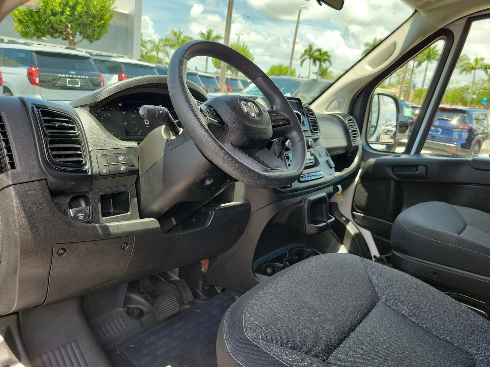 2025 RAM ProMaster Cargo Van Tradesman photo 9
