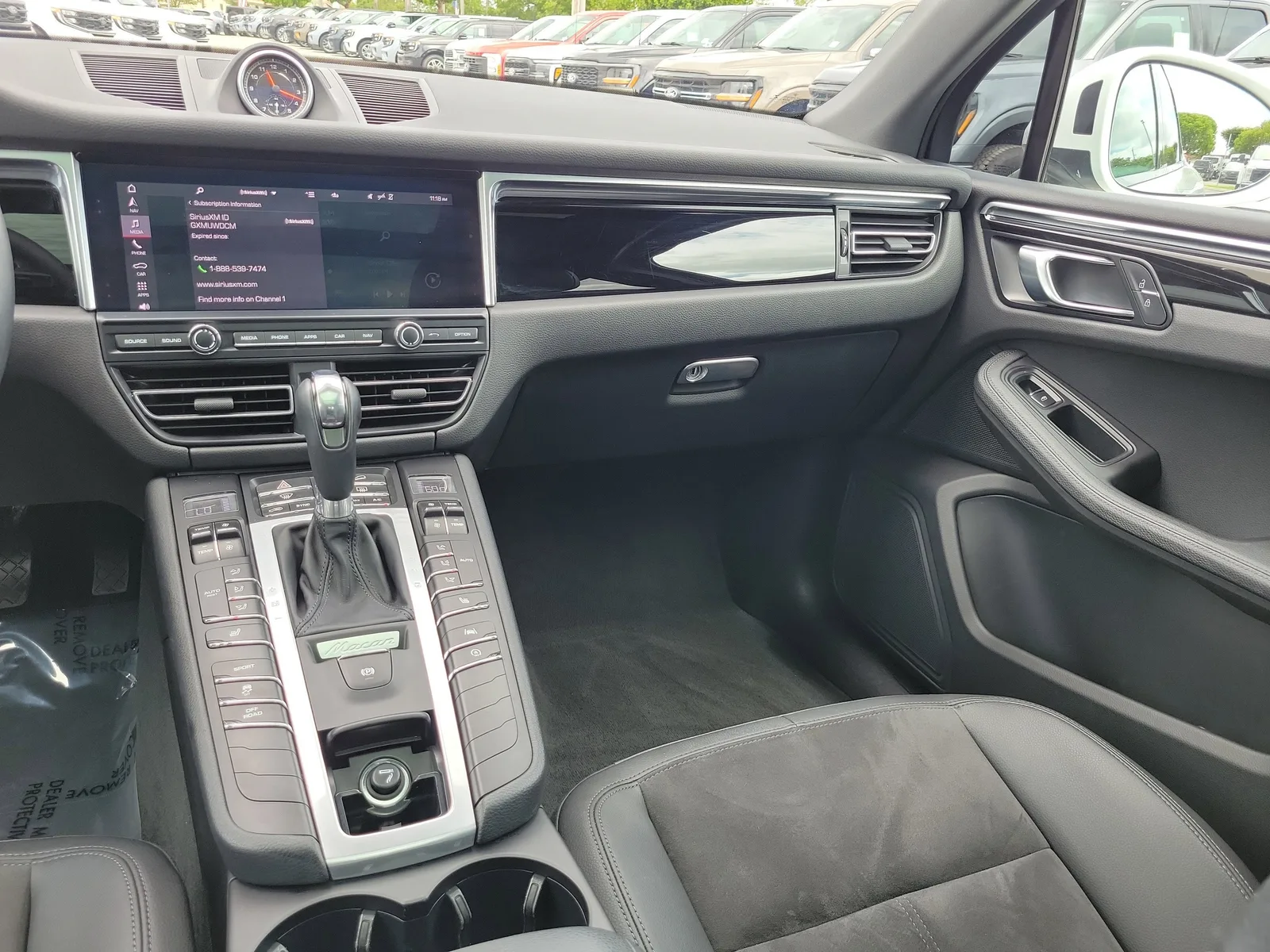 2021 Porsche Macan Base photo 19