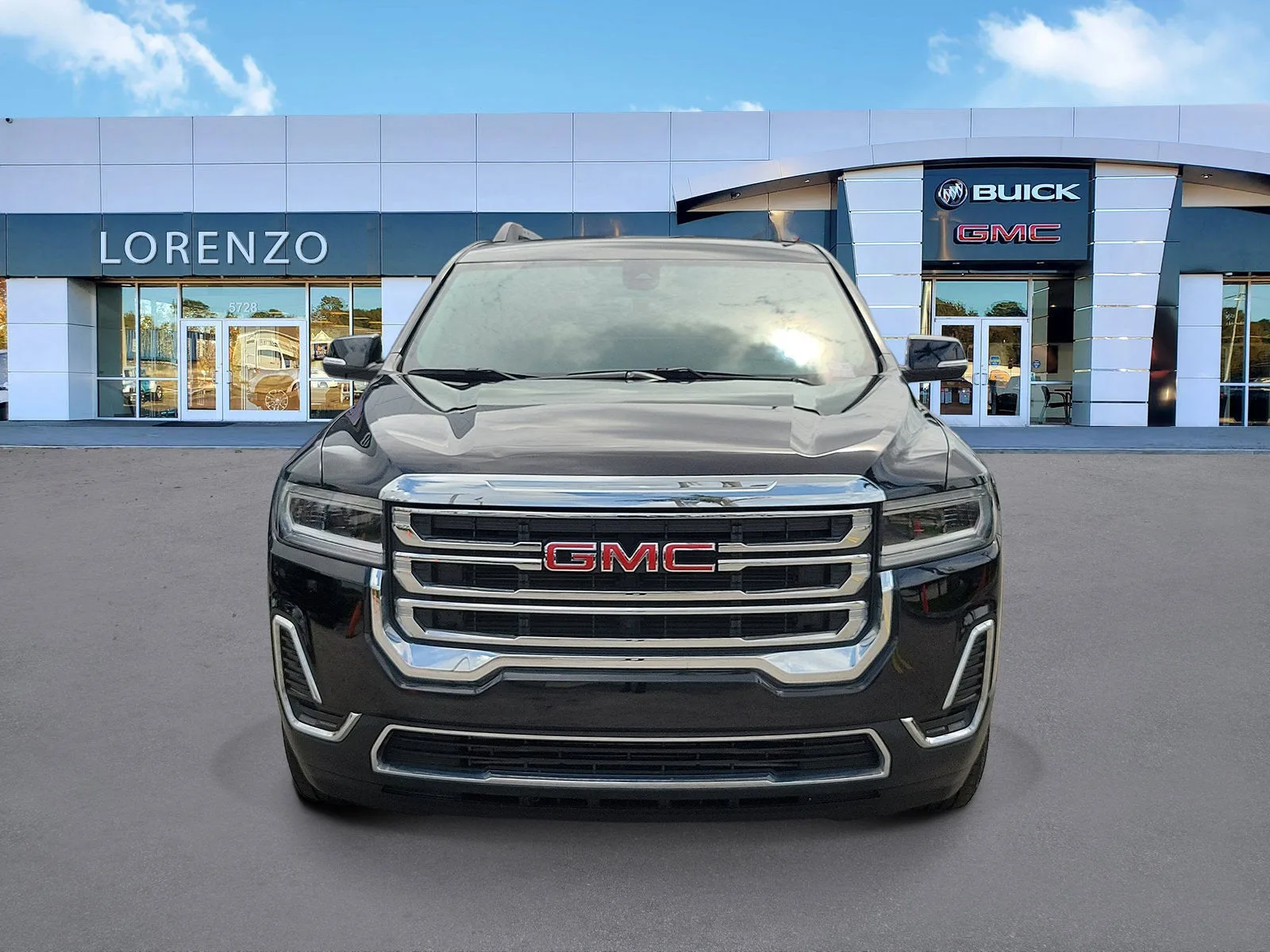 2023 GMC Acadia SLE photo 2