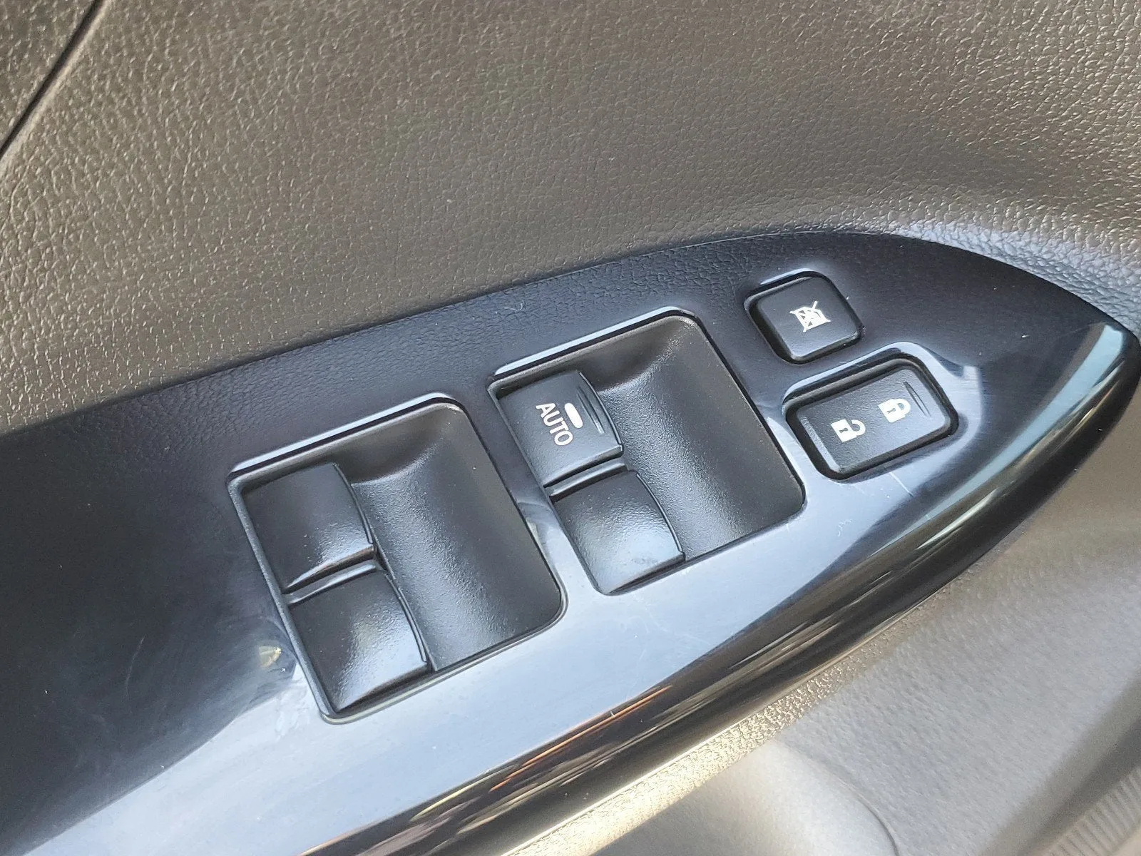 2024 Mitsubishi Eclipse Cross LE photo 27