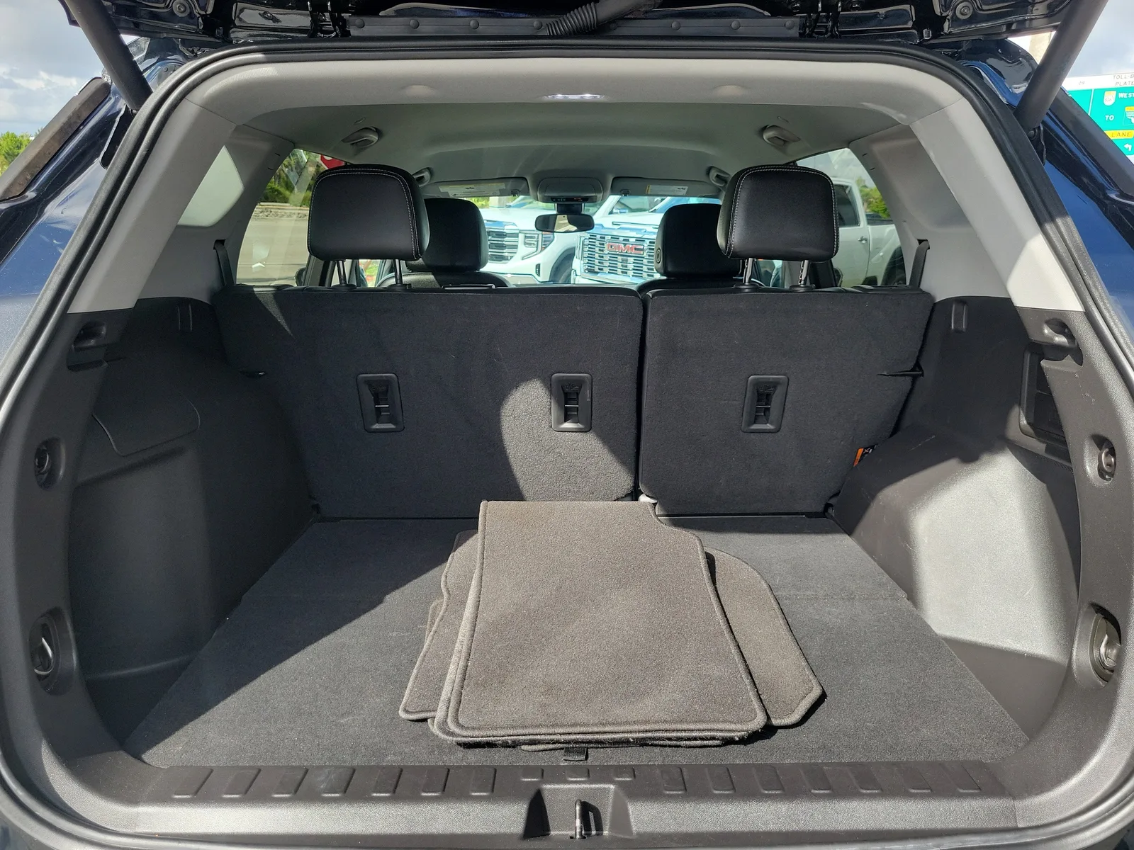 2024 GMC Terrain SLT photo 16