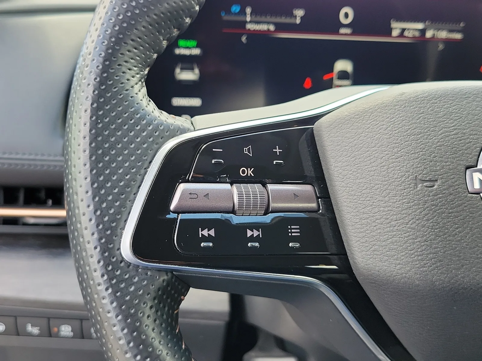 2023 Nissan ARIYA ENGAGE photo 22