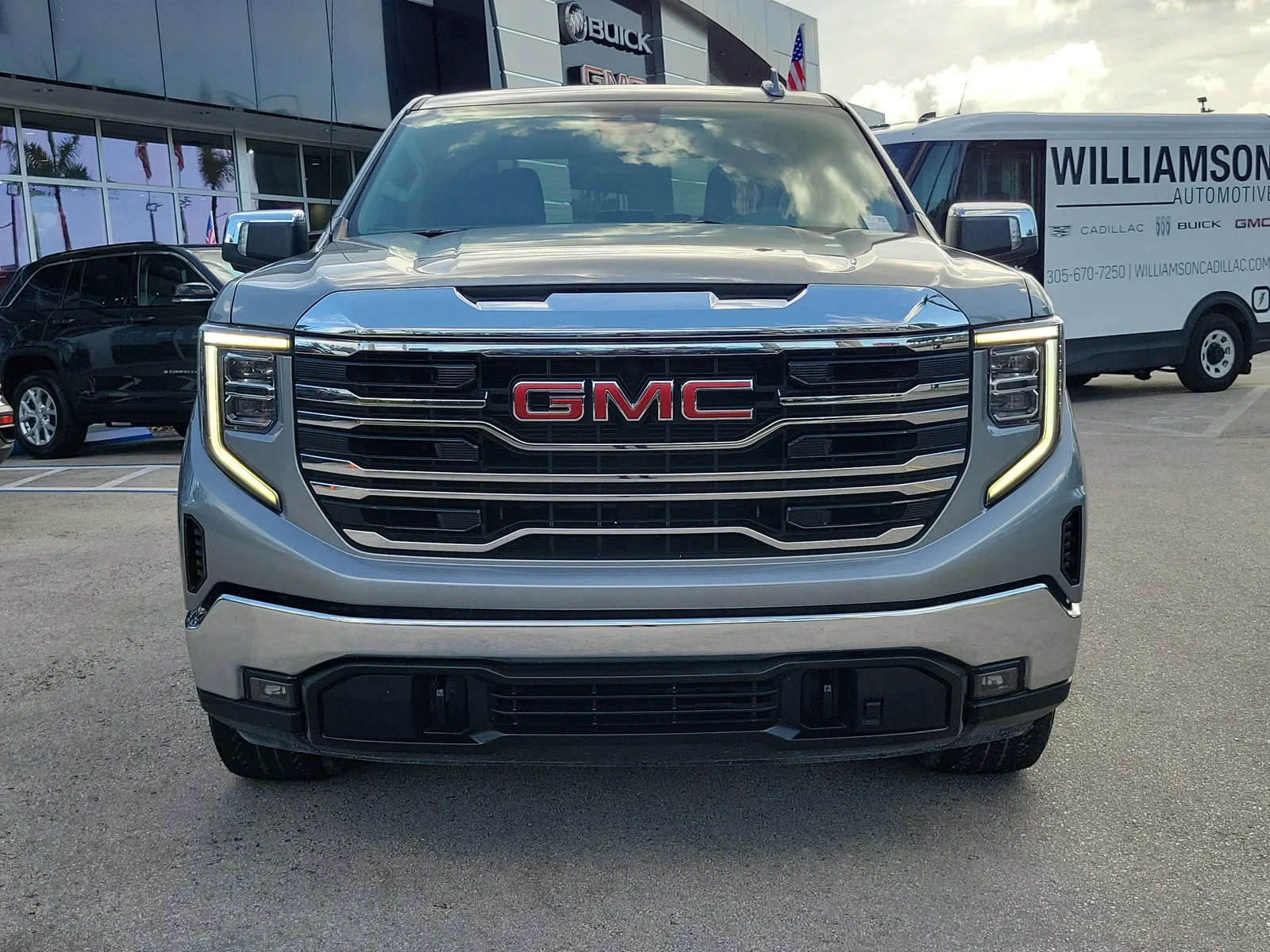 2024 GMC Sierra 1500 SLT photo 2