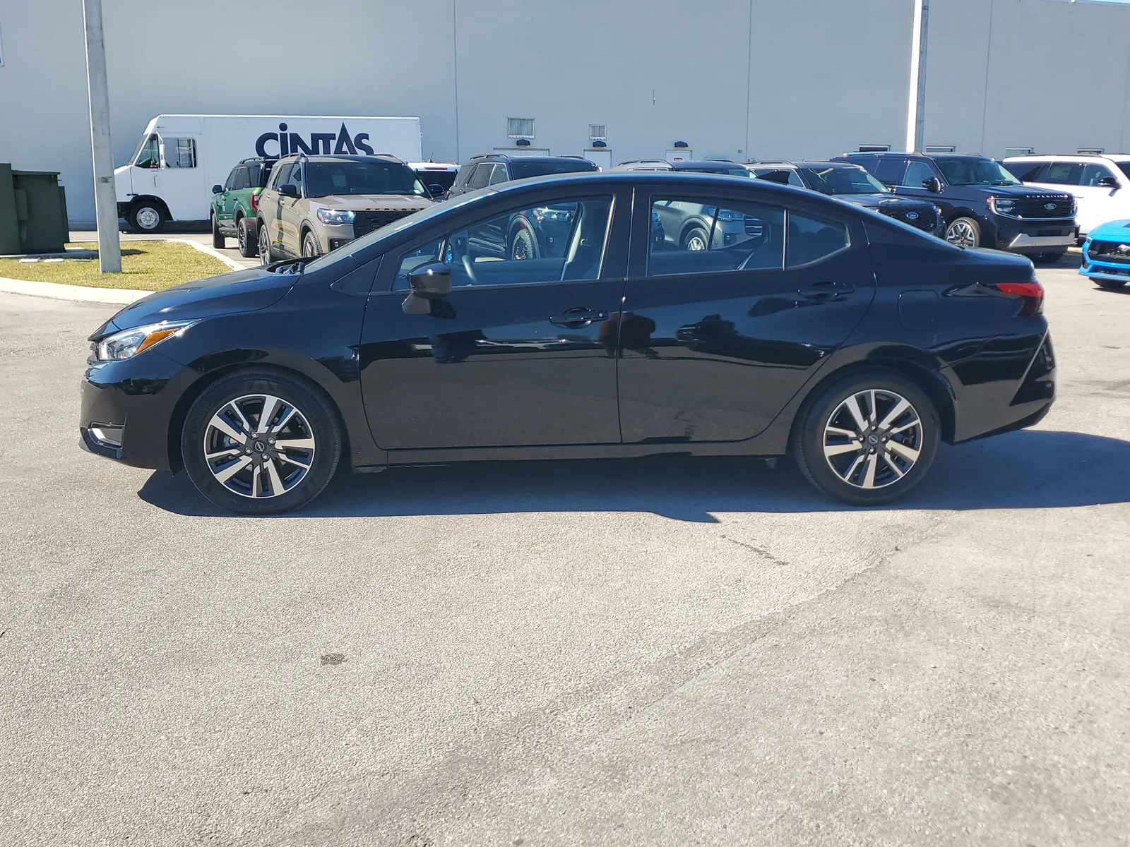 2025 Nissan Versa SV photo 8