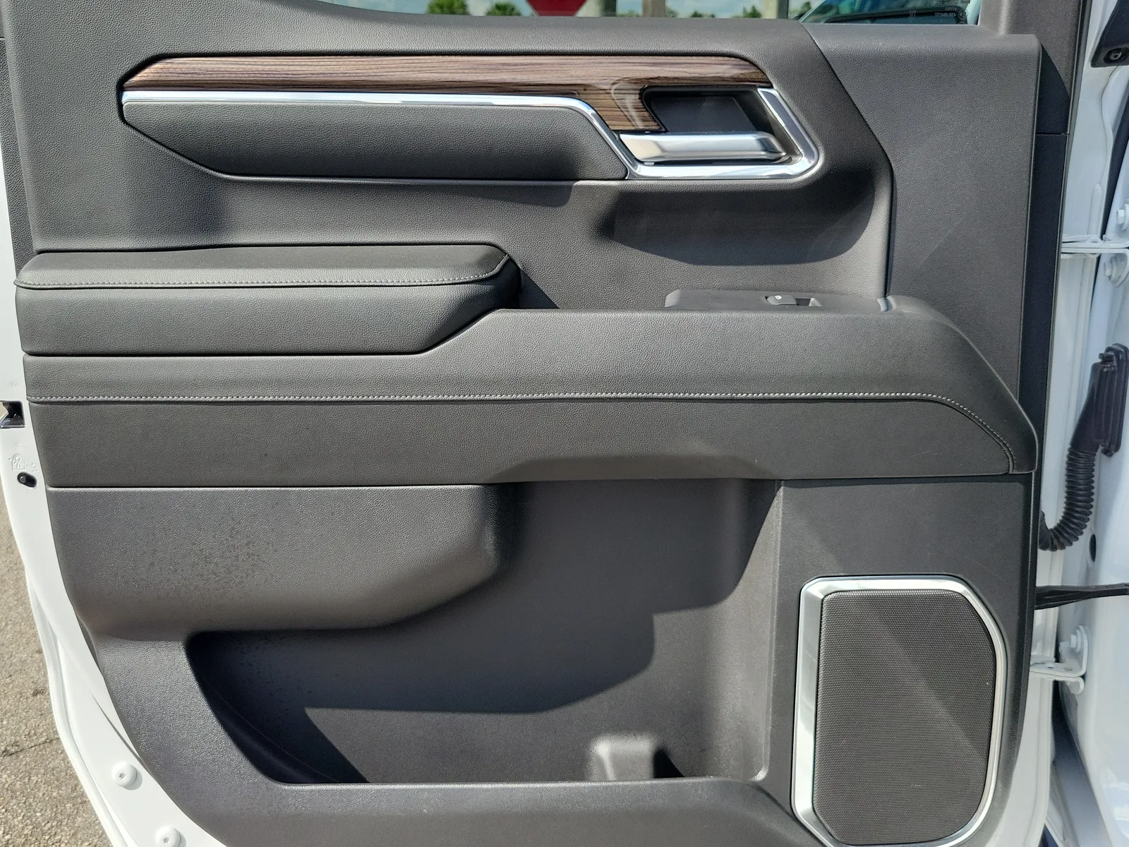 2024 Chevrolet Silverado 1500 RST photo 26