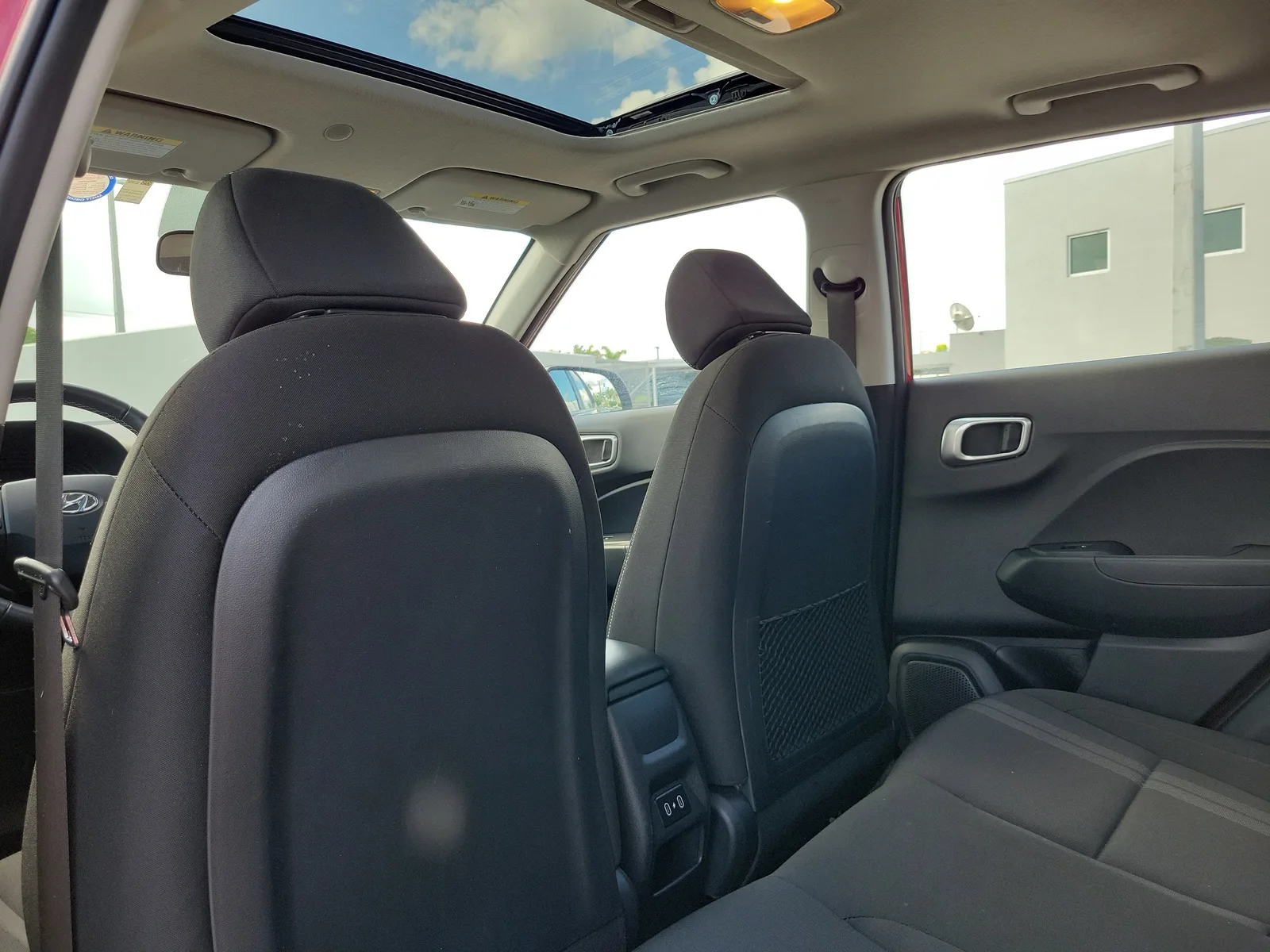 2025 Hyundai Venue SEL photo 15