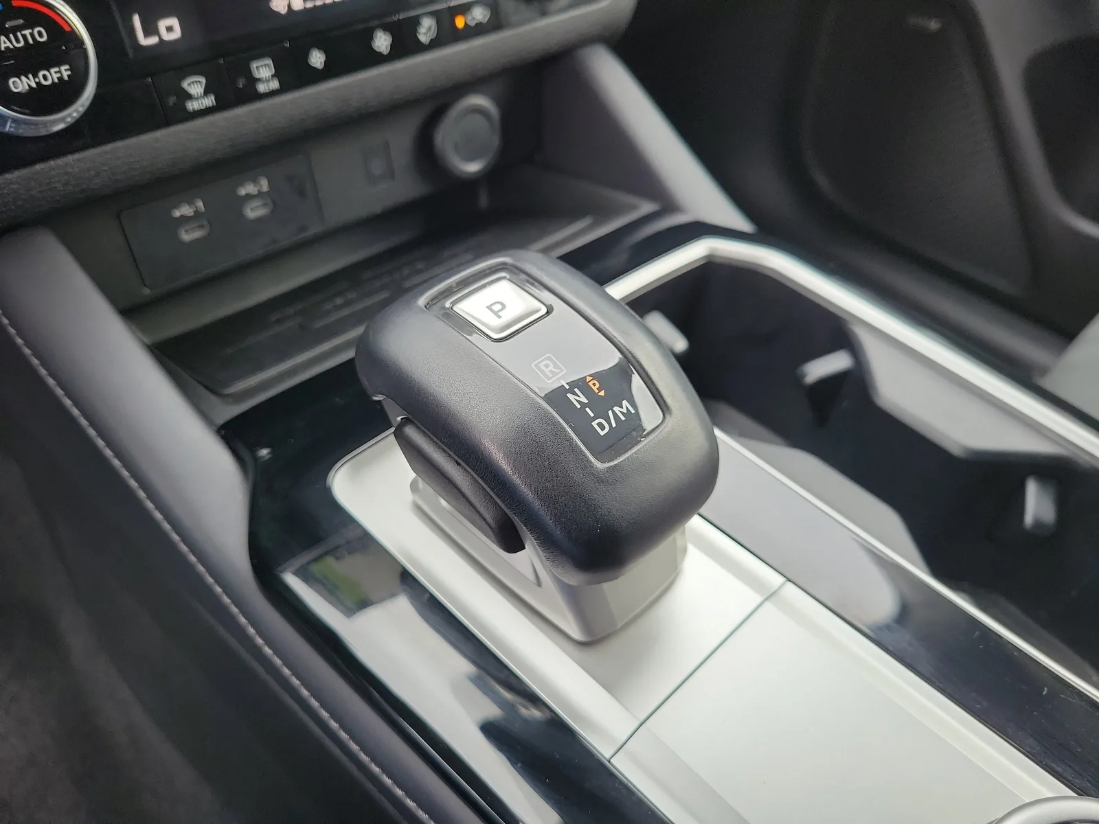 2025 Mitsubishi Outlander SE photo 25
