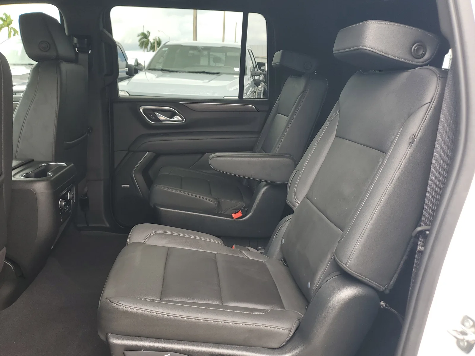 2023 Chevrolet Suburban Z71 4WD photo 13