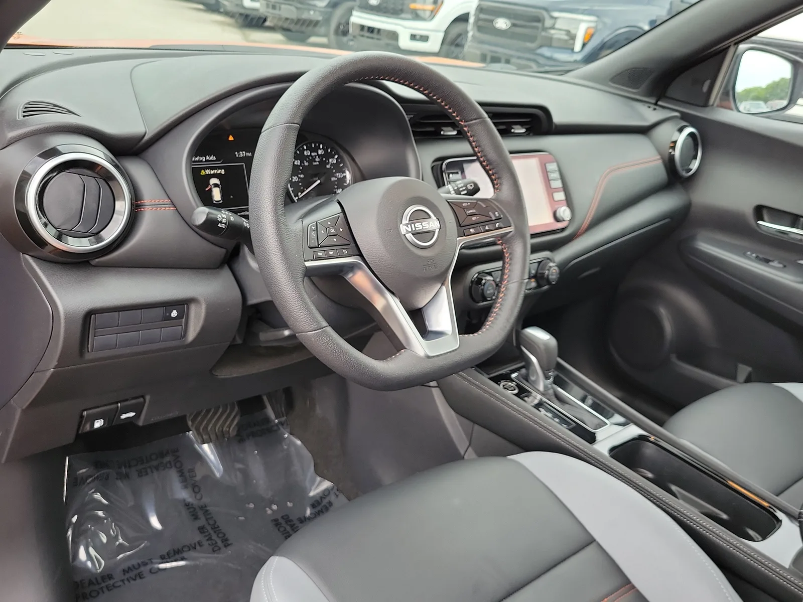 2024 Nissan Kicks SR photo 11