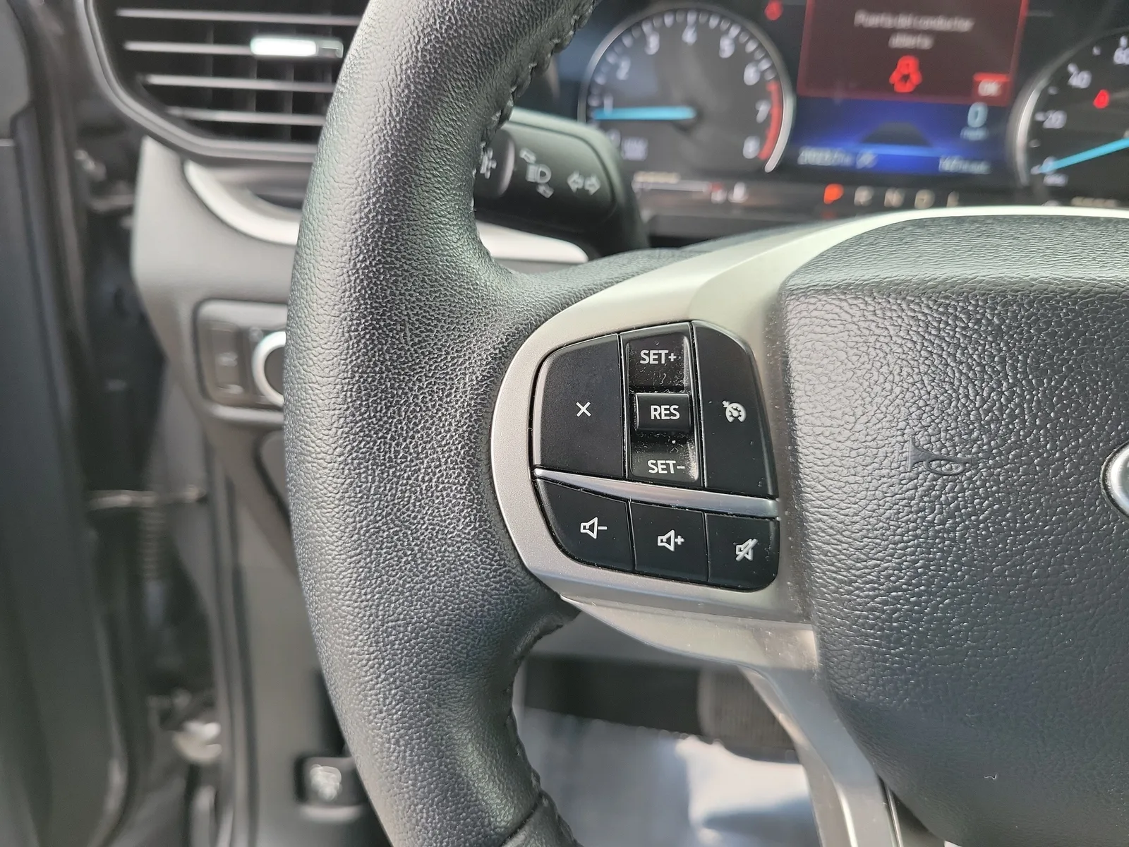 2024 Ford Explorer XLT photo 22