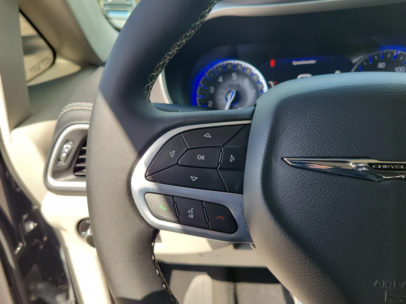 2024 Chrysler Pacifica Touring L photo 19